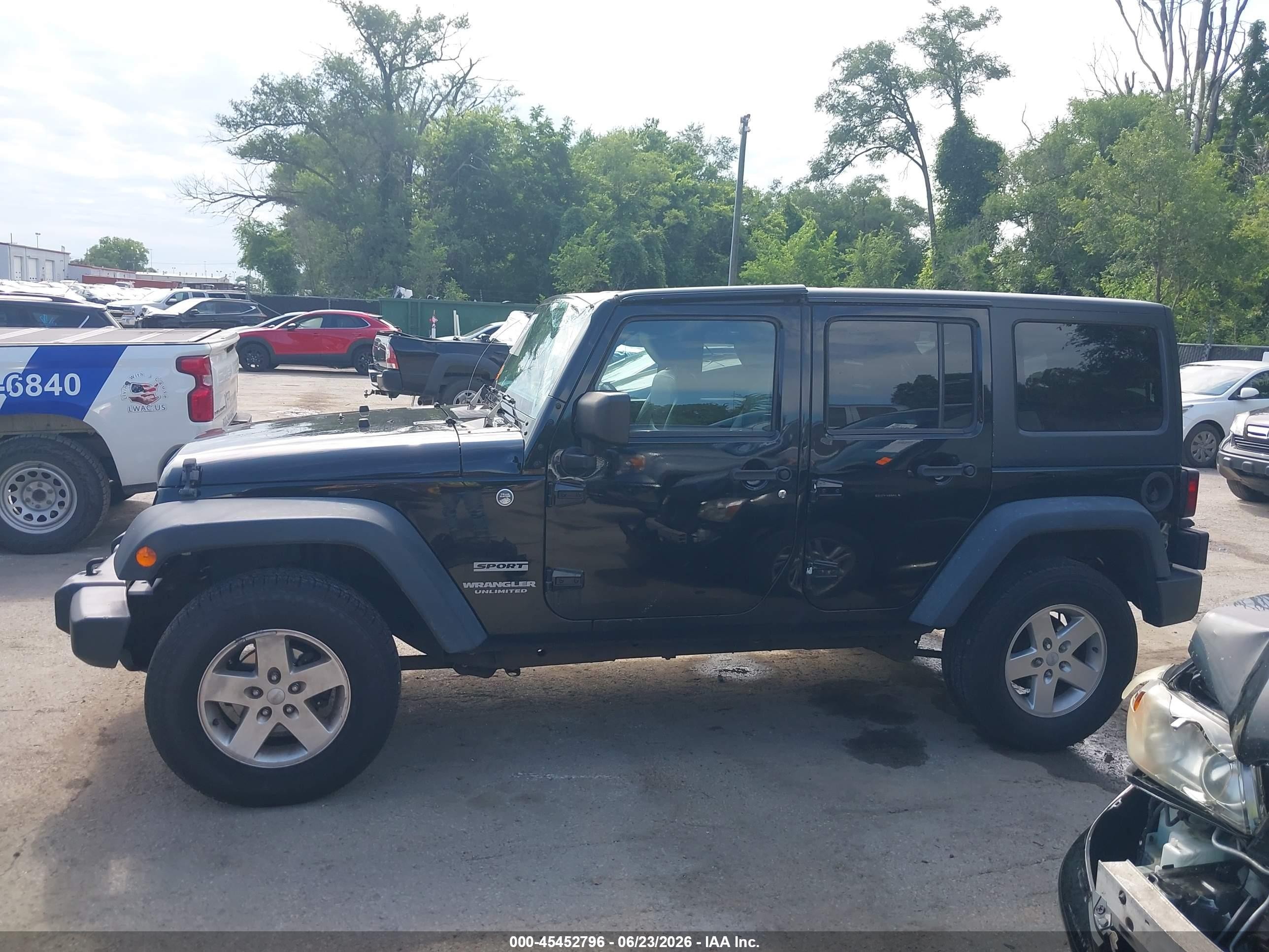 2014 Jeep Wrangler Unlimited Sport Black vin: 1C4BJWDG1EL250711