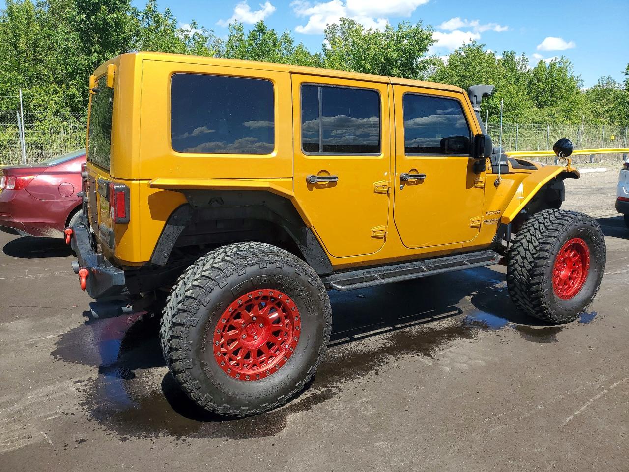 2014 Jeep Wrangler Unlimited Sport Gold vin: 1C4BJWDG1EL276774