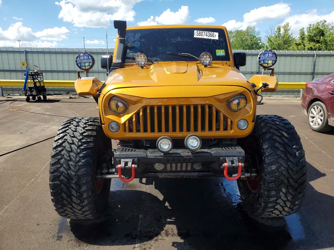 2014 Jeep Wrangler Unlimited Sport Gold vin: 1C4BJWDG1EL276774