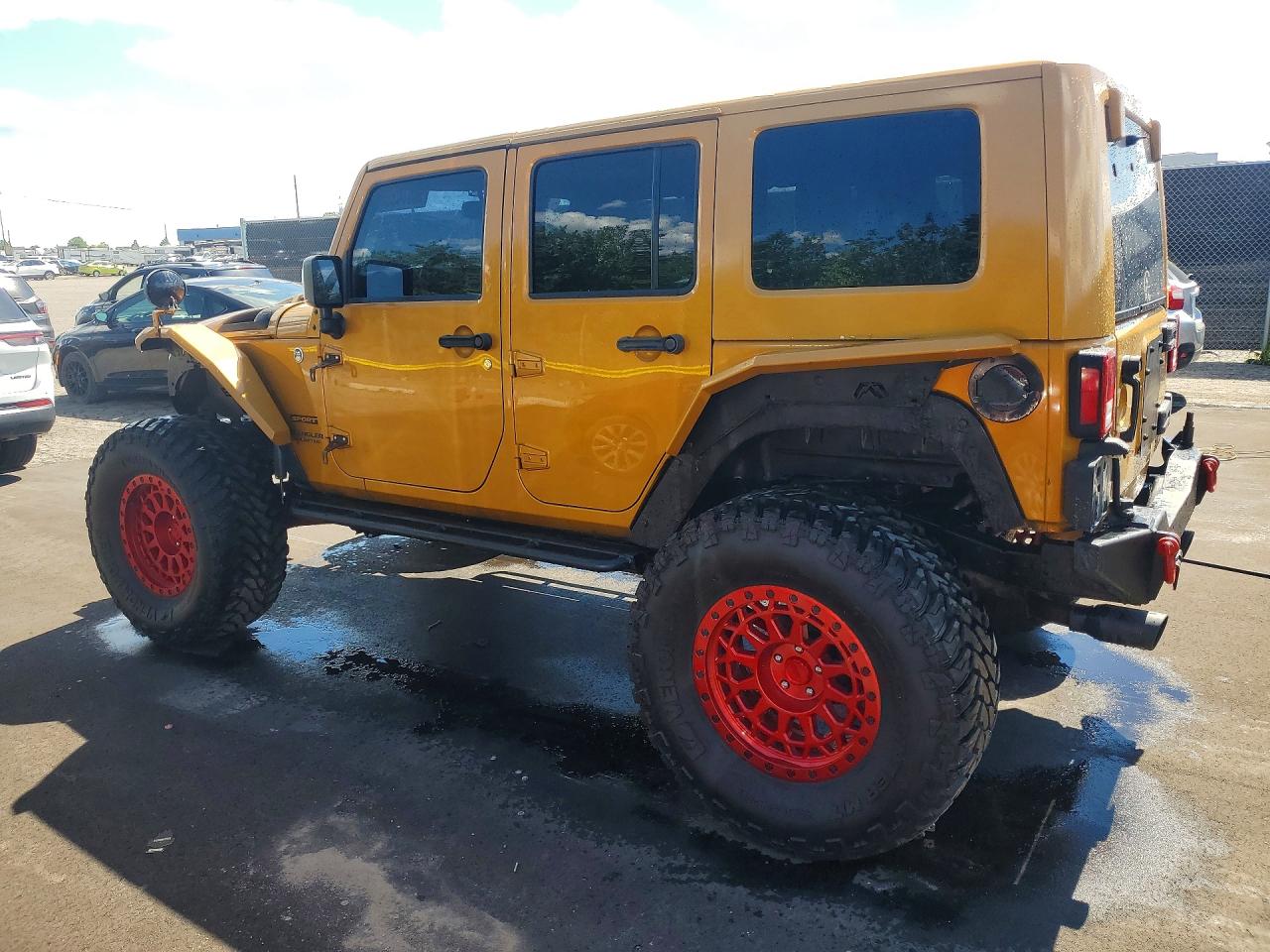 2014 Jeep Wrangler Unlimited Sport Gold vin: 1C4BJWDG1EL276774