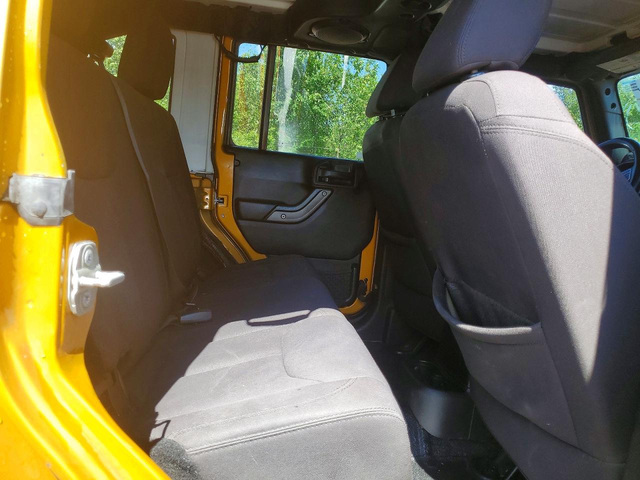 2014 Jeep Wrangler Unlimited Sport Gold vin: 1C4BJWDG1EL276774