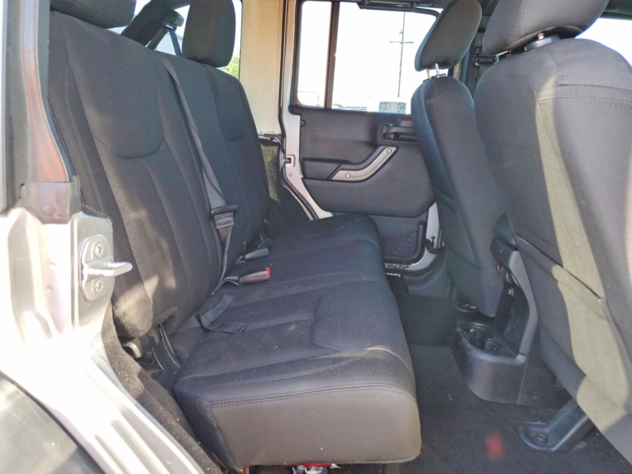 2015 Jeep Wrangler Unlimited Sport Серебряный vin: 1C4BJWDG1FL520957