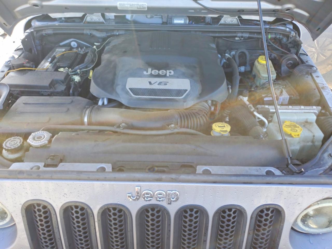 2015 Jeep Wrangler Unlimited Sport Серебряный vin: 1C4BJWDG1FL520957