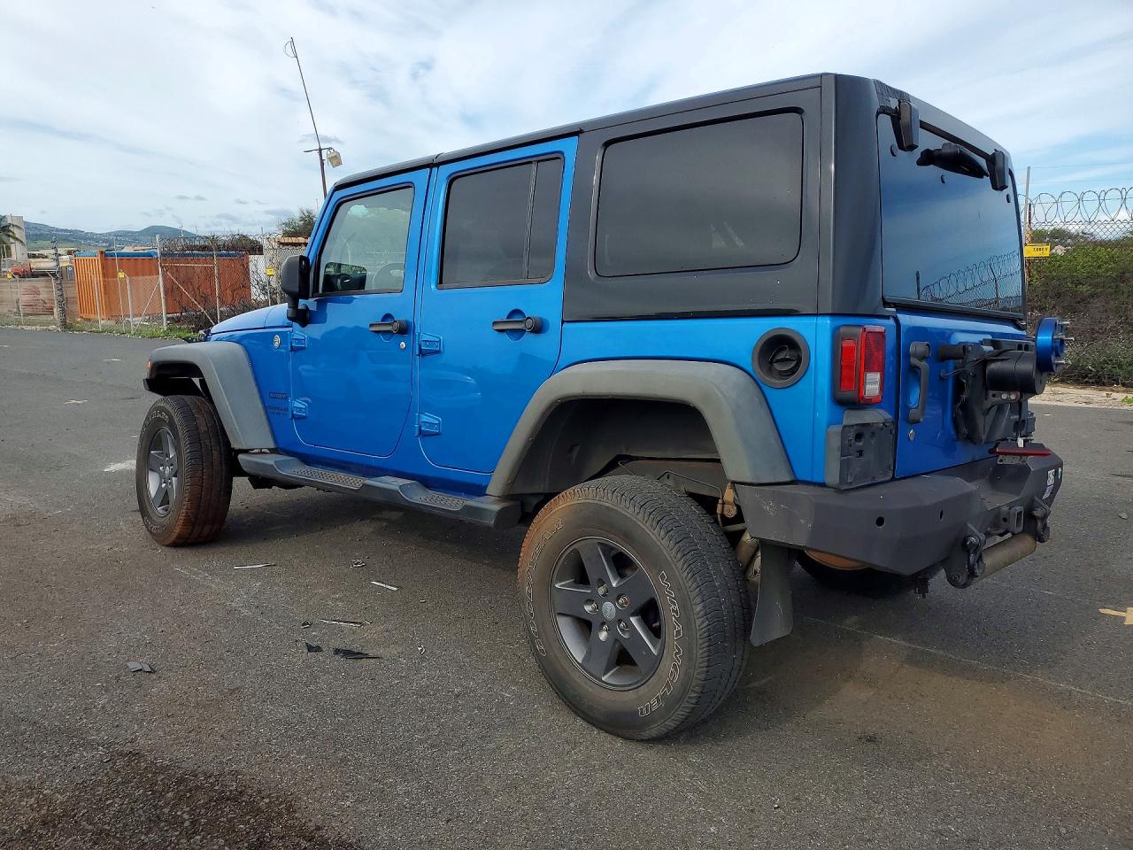 2015 Jeep Wrangler Unlimited Sport Blue vin: 1C4BJWDG1FL550704