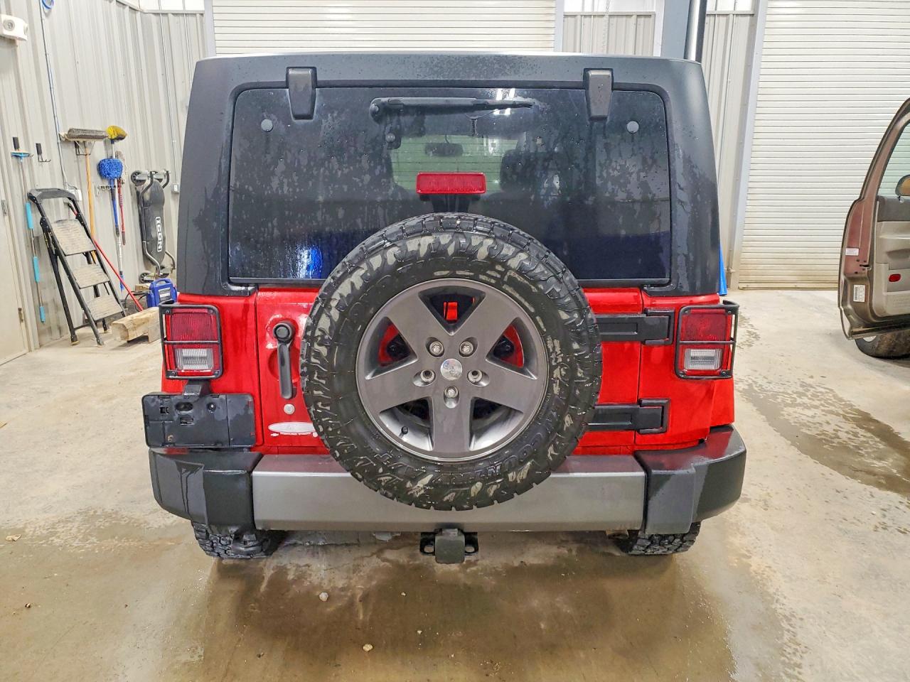 2015 Jeep Wrangler Unlimited Sport Red vin: 1C4BJWDG1FL598994