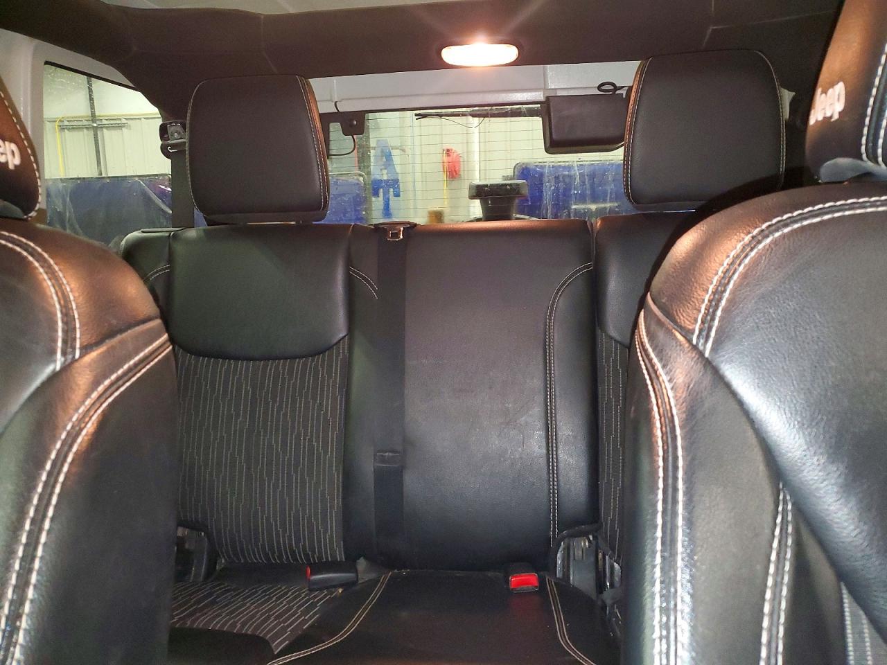 2015 Jeep Wrangler Unlimited Sport Red vin: 1C4BJWDG1FL598994