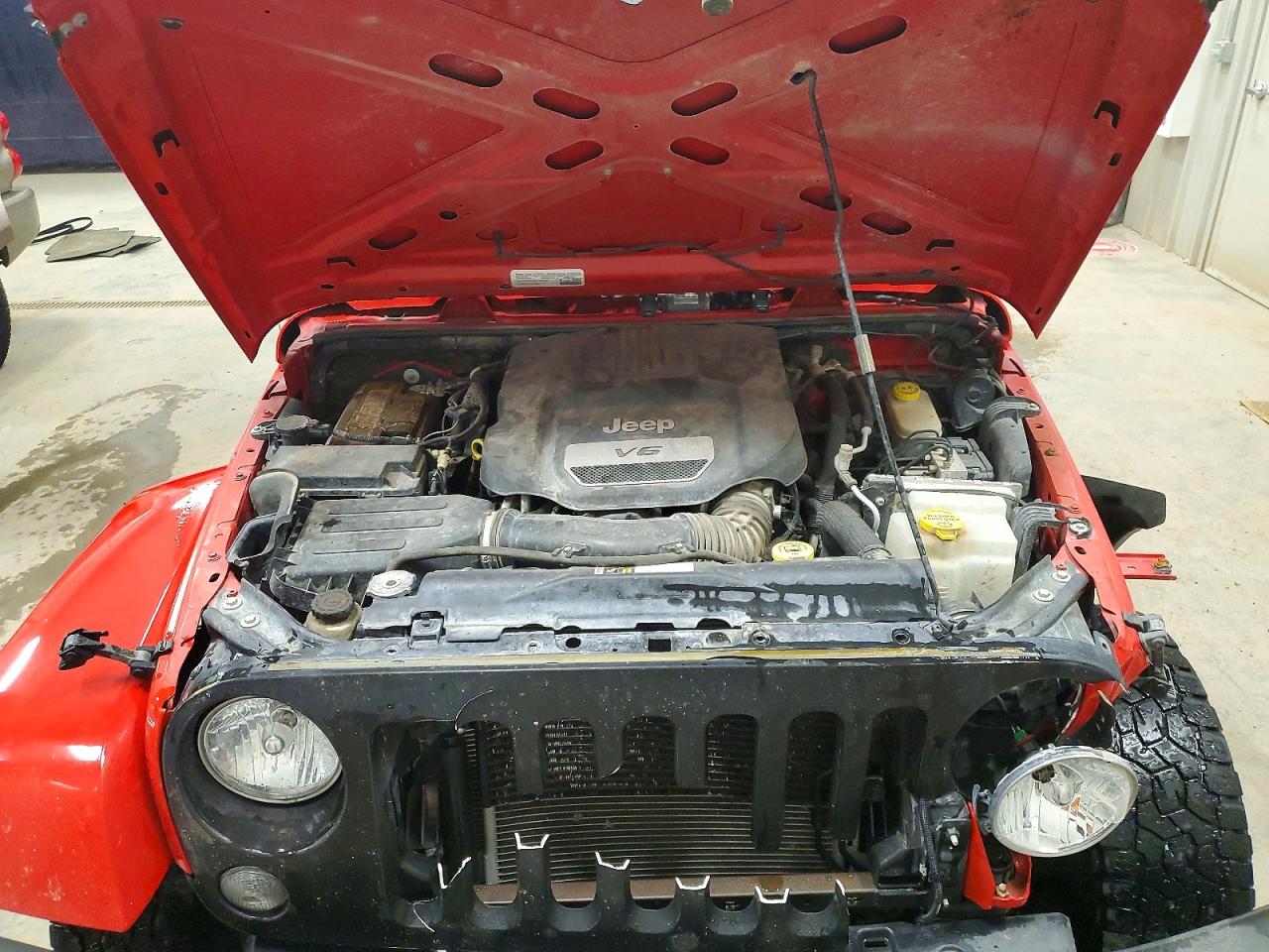 2015 Jeep Wrangler Unlimited Sport Red vin: 1C4BJWDG1FL598994