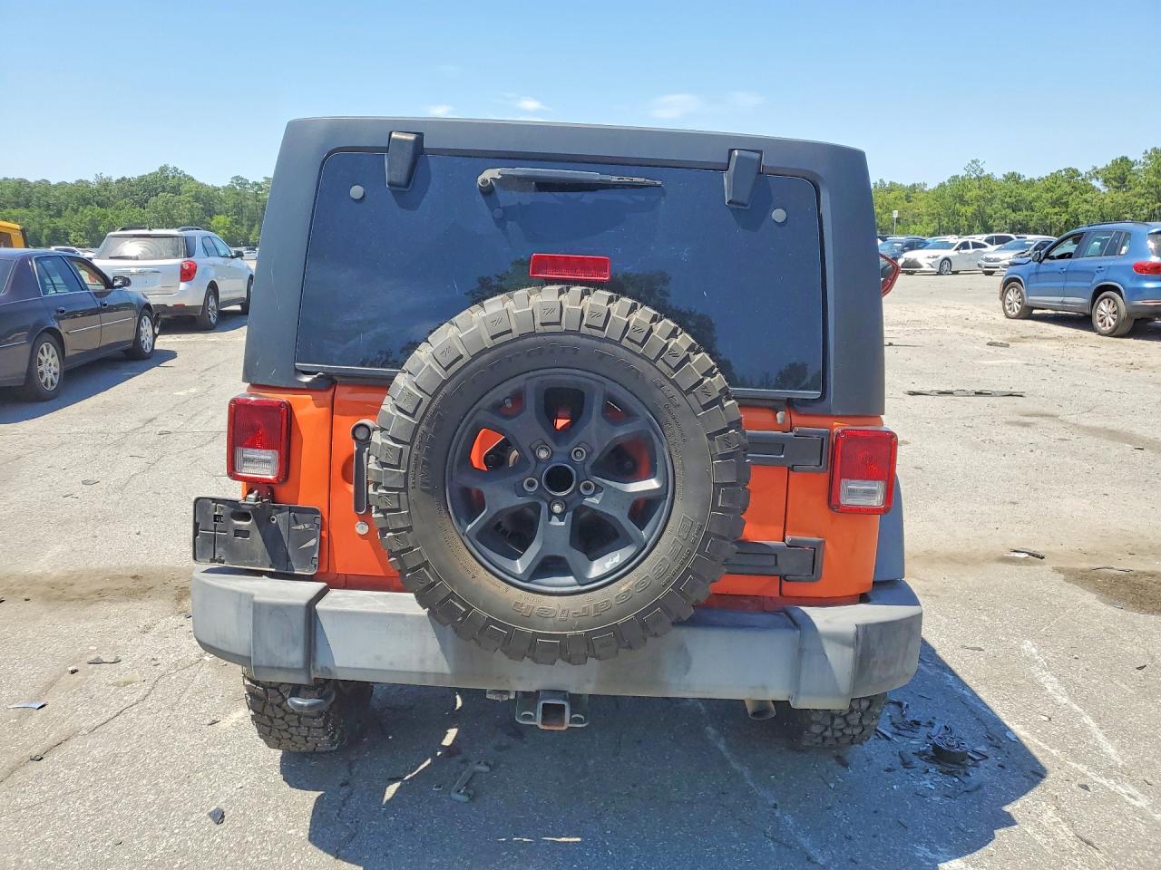 2015 Jeep Wrangler Unlimited Sport Orange vin: 1C4BJWDG1FL674438