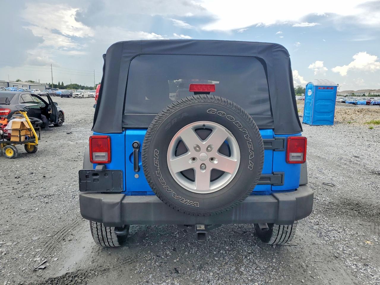2015 Jeep Wrangler Unlimited Sport Blue vin: 1C4BJWDG1FL759263
