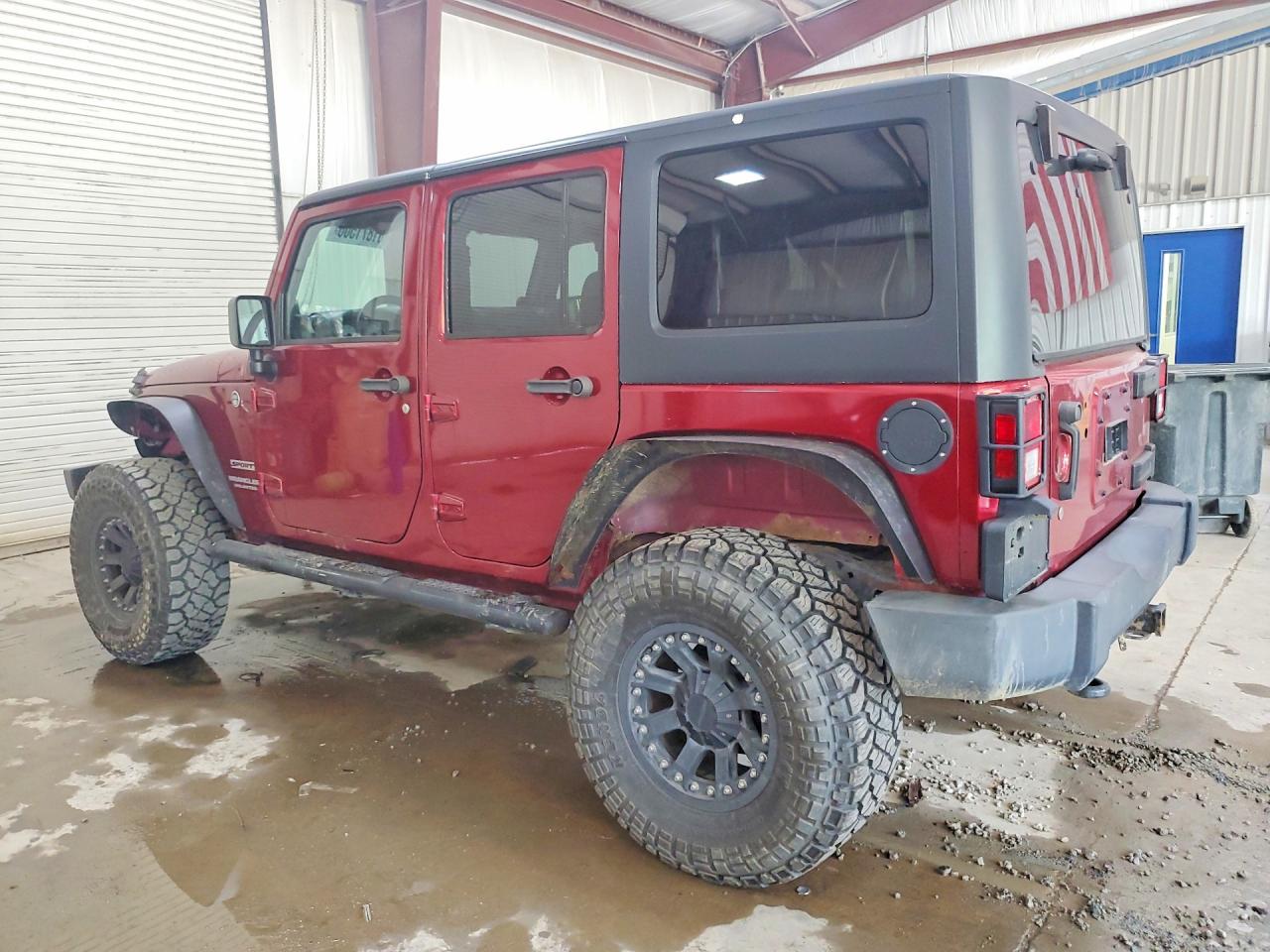 2013 Jeep Wrangler Unlimited Sport Red vin: 1C4BJWDG2DL547548