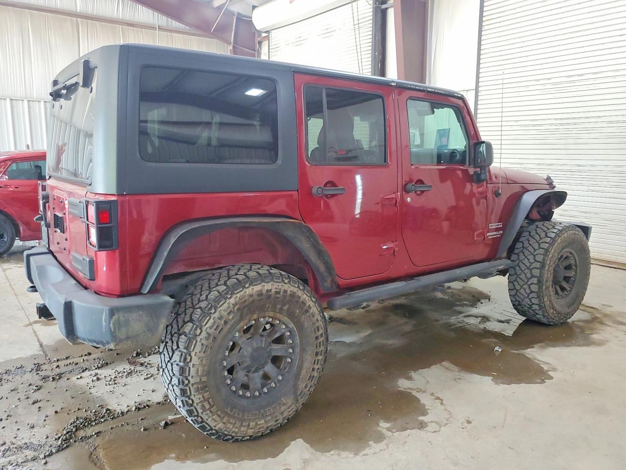 2013 Jeep Wrangler Unlimited Sport Red vin: 1C4BJWDG2DL547548