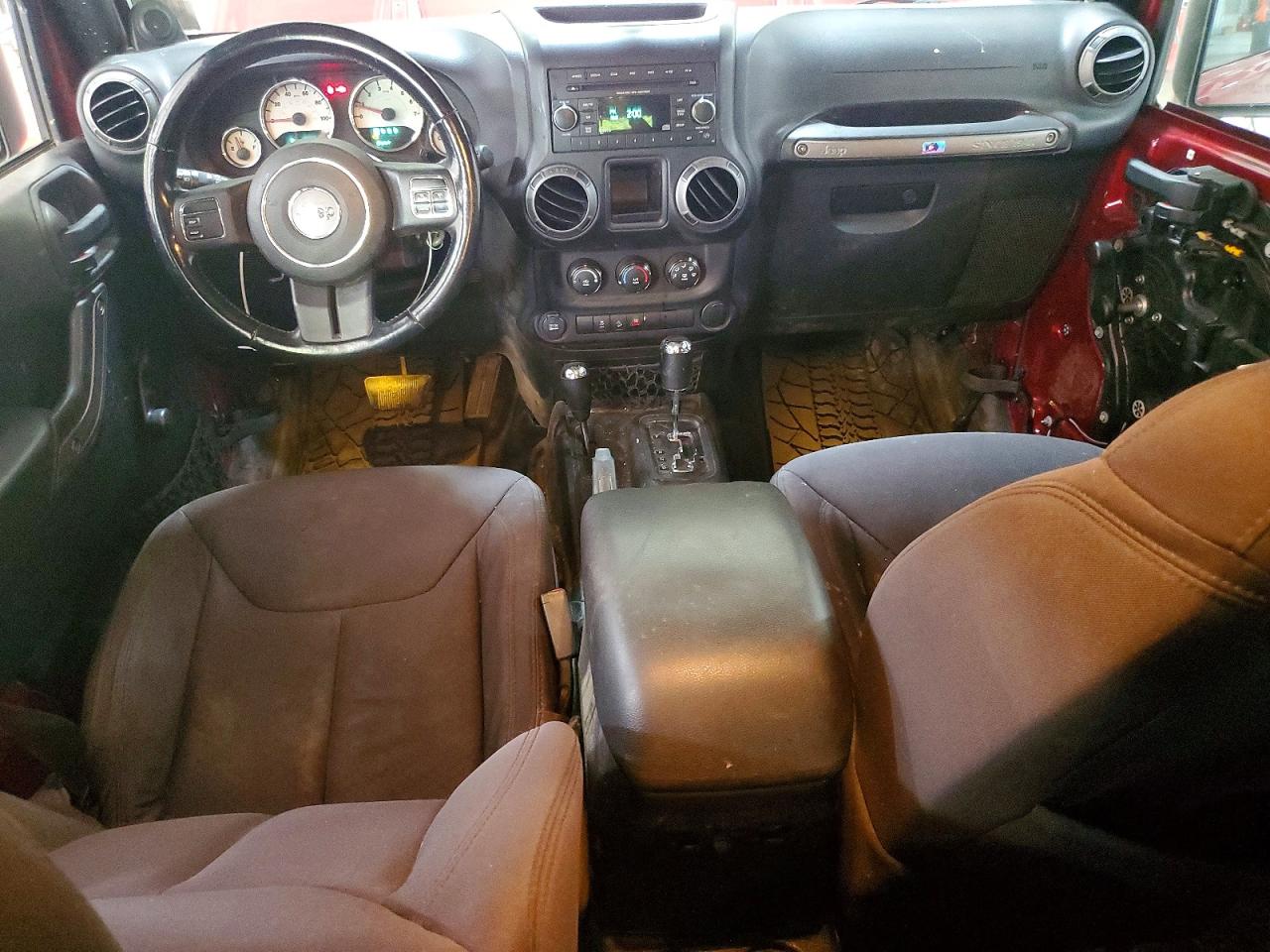 2013 Jeep Wrangler Unlimited Sport Red vin: 1C4BJWDG2DL547548