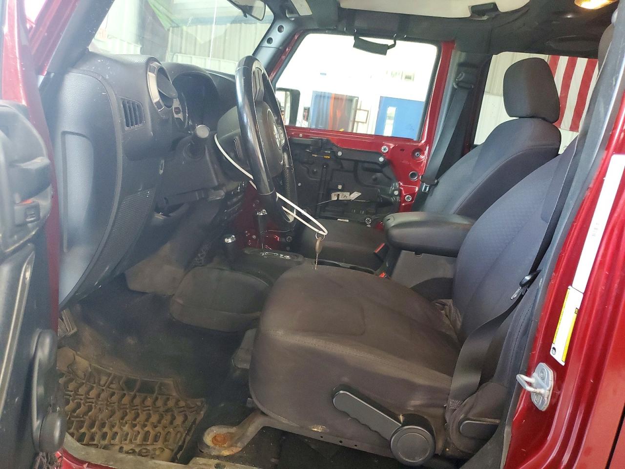 2013 Jeep Wrangler Unlimited Sport Red vin: 1C4BJWDG2DL547548