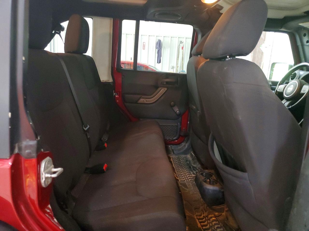 2013 Jeep Wrangler Unlimited Sport Red vin: 1C4BJWDG2DL547548