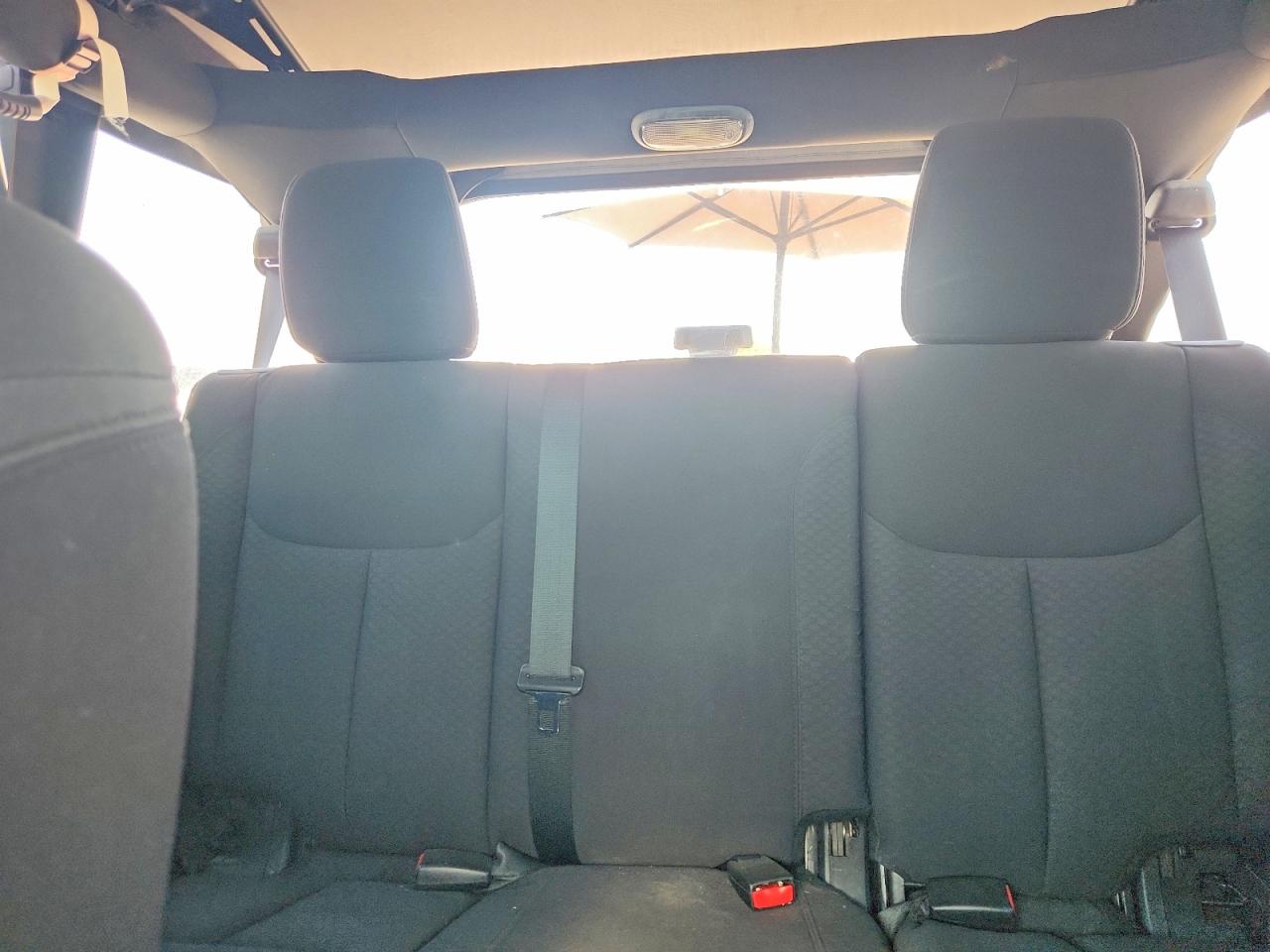 2013 Jeep Wrangler Unlimited Sport White vin: 1C4BJWDG2DL634169