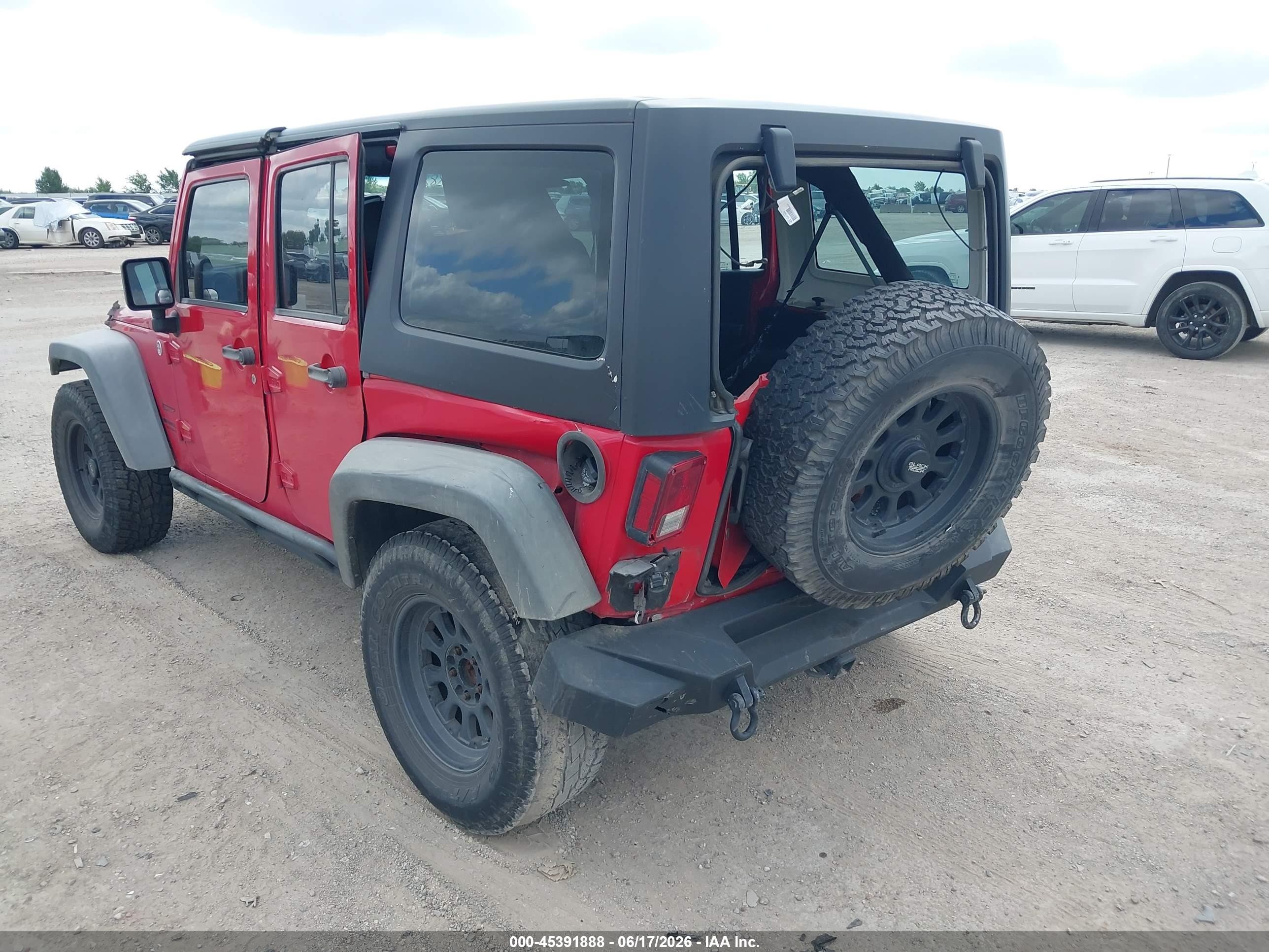 2013 Jeep Wrangler Unlimited Sport Red vin: 1C4BJWDG2DL688684