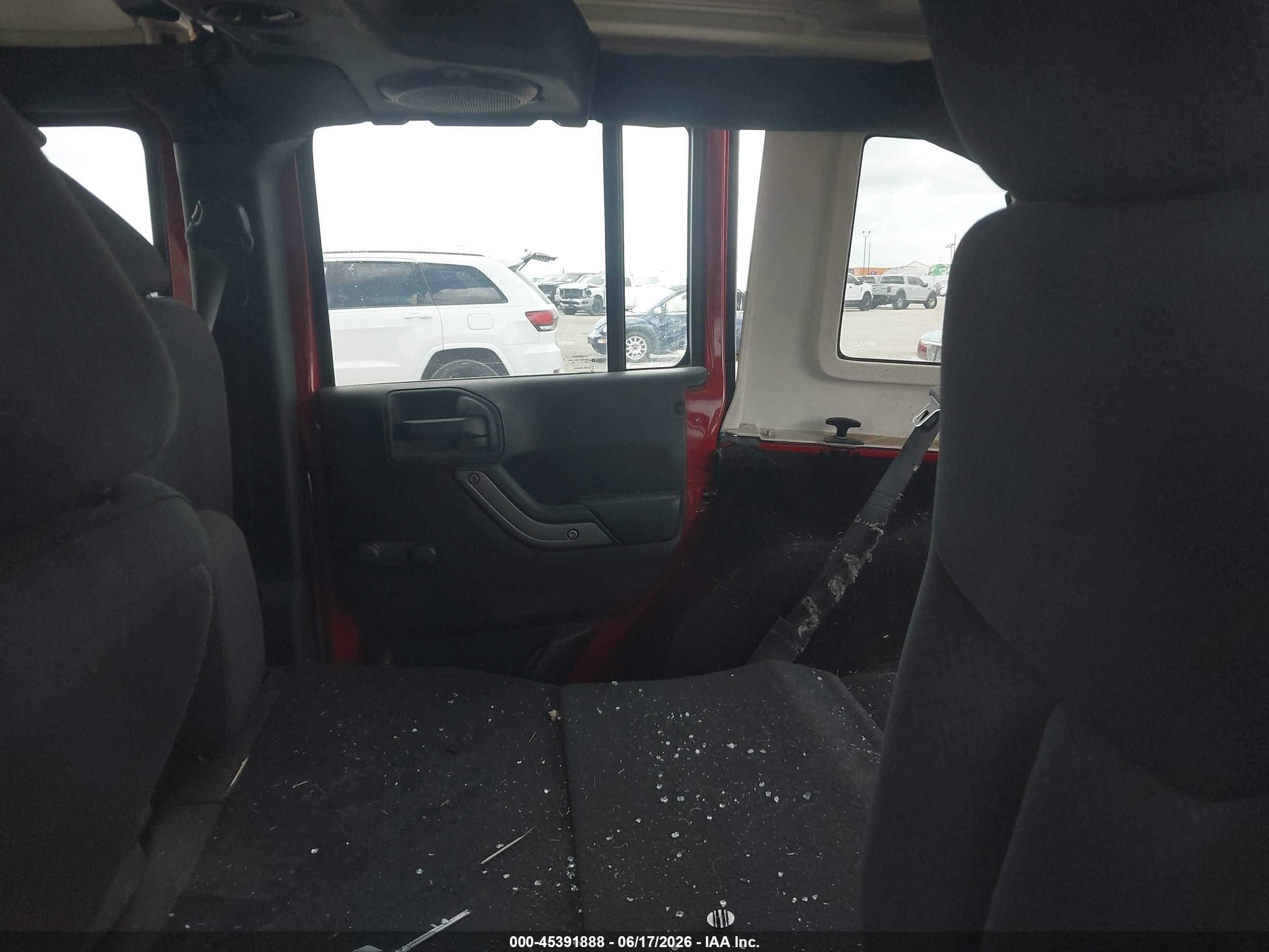 2013 Jeep Wrangler Unlimited Sport Red vin: 1C4BJWDG2DL688684