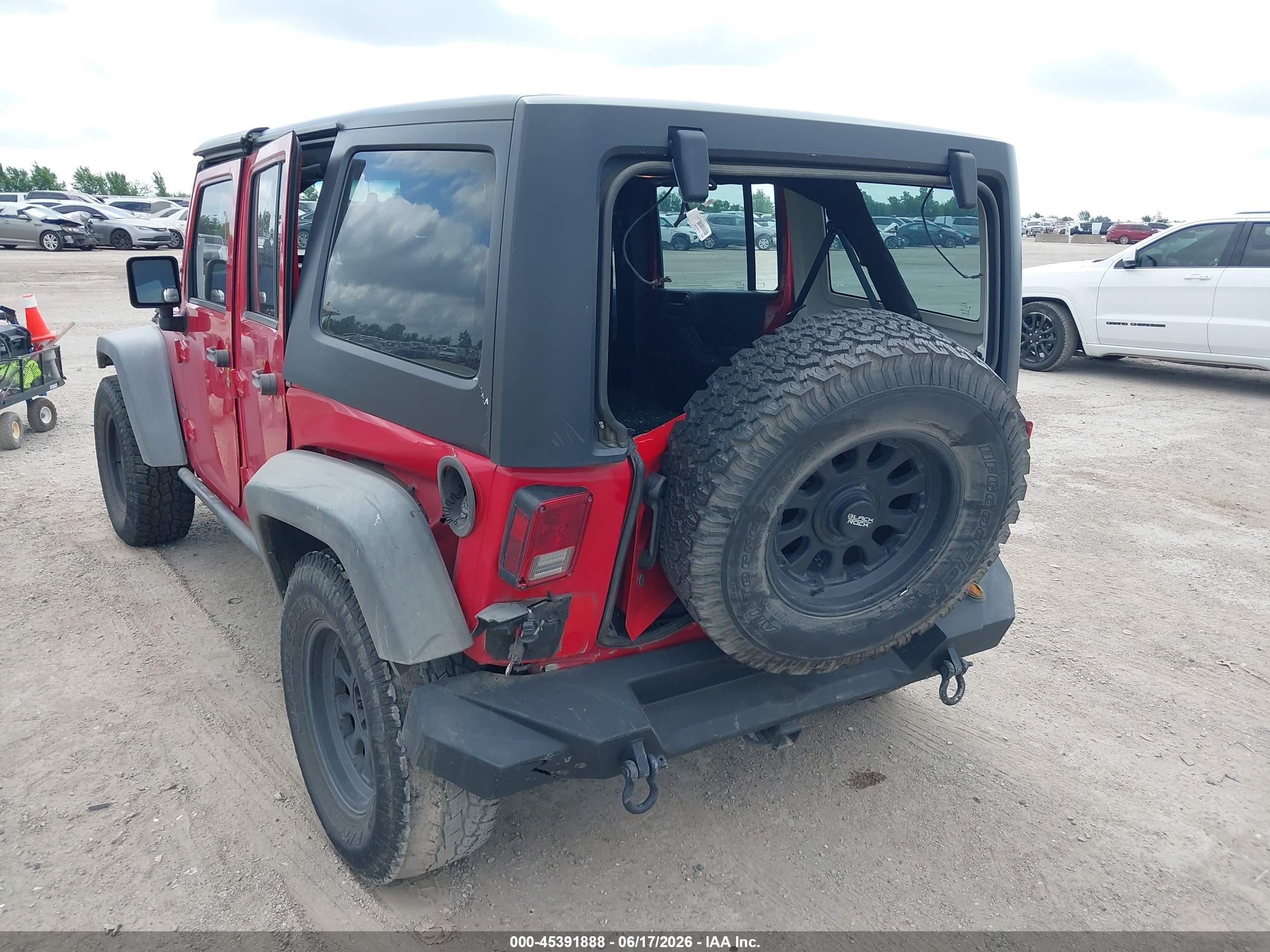 2013 Jeep Wrangler Unlimited Sport Red vin: 1C4BJWDG2DL688684