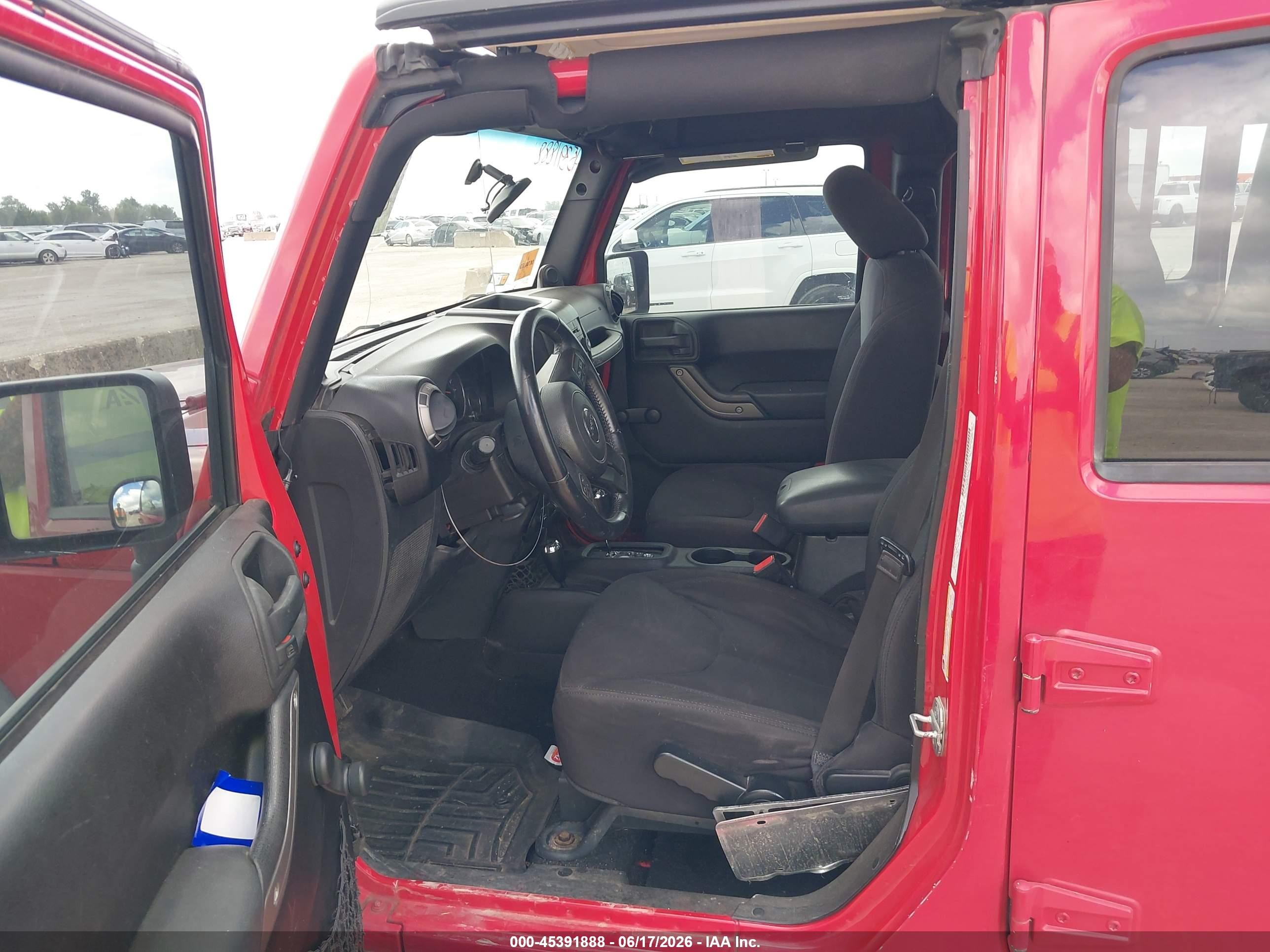 2013 Jeep Wrangler Unlimited Sport Red vin: 1C4BJWDG2DL688684