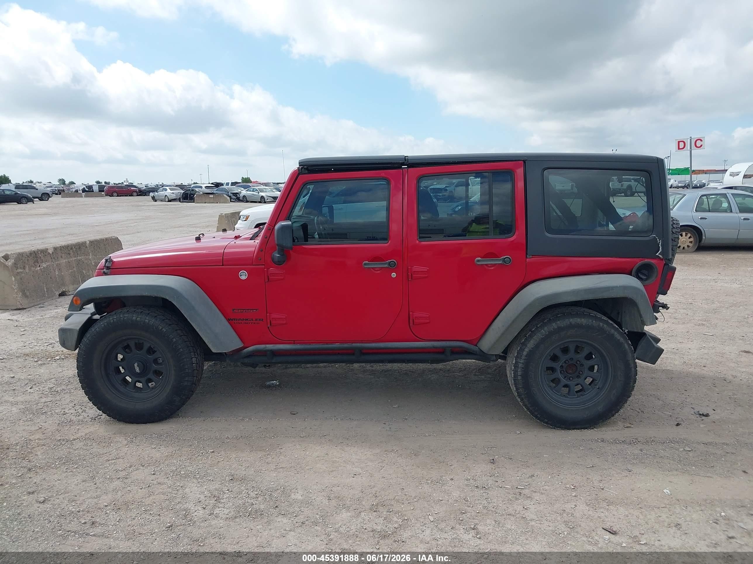 2013 Jeep Wrangler Unlimited Sport Red vin: 1C4BJWDG2DL688684
