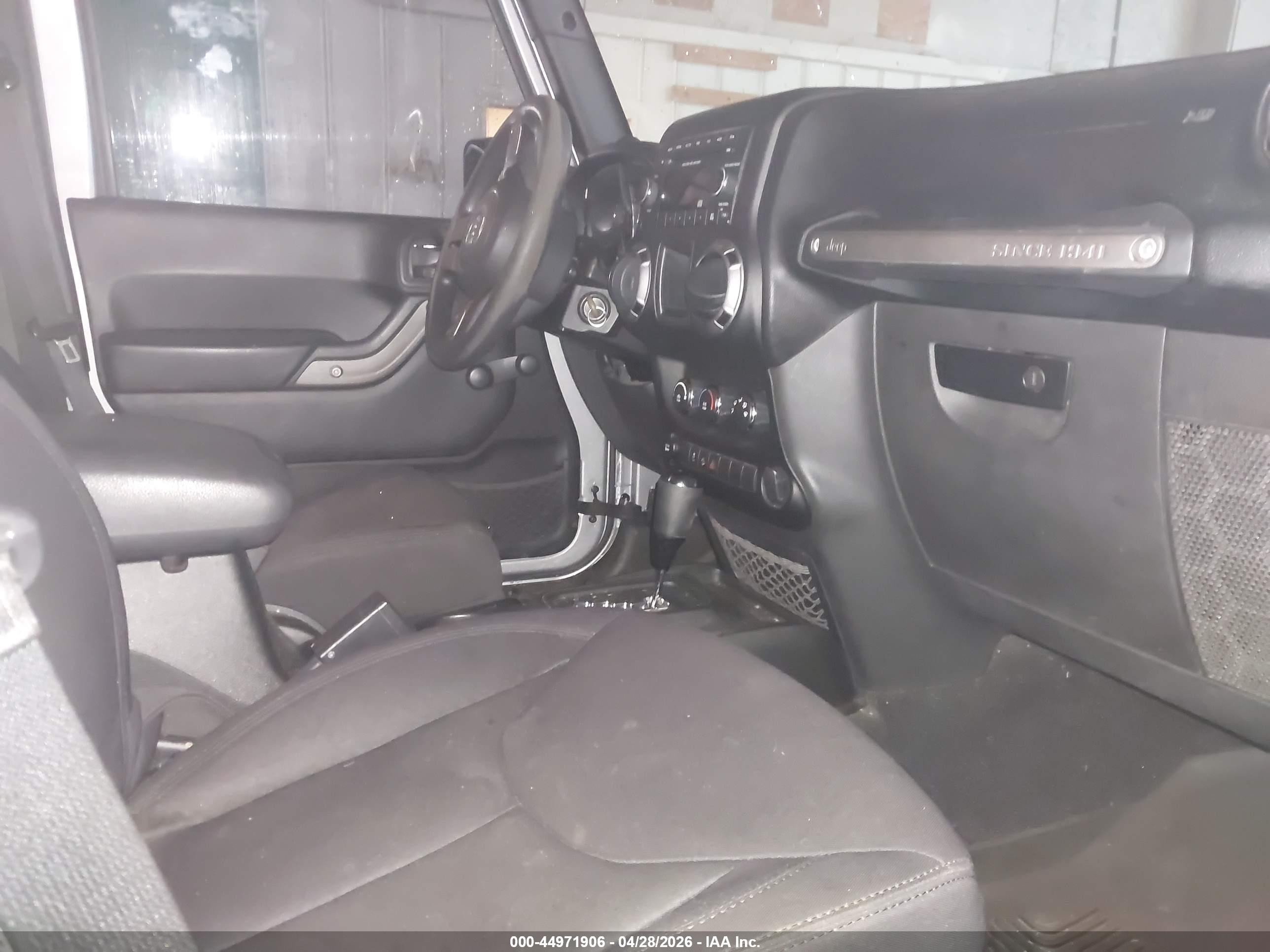 2013 Jeep Wrangler Unlimited Sport Серый vin: 1C4BJWDG2DL704396
