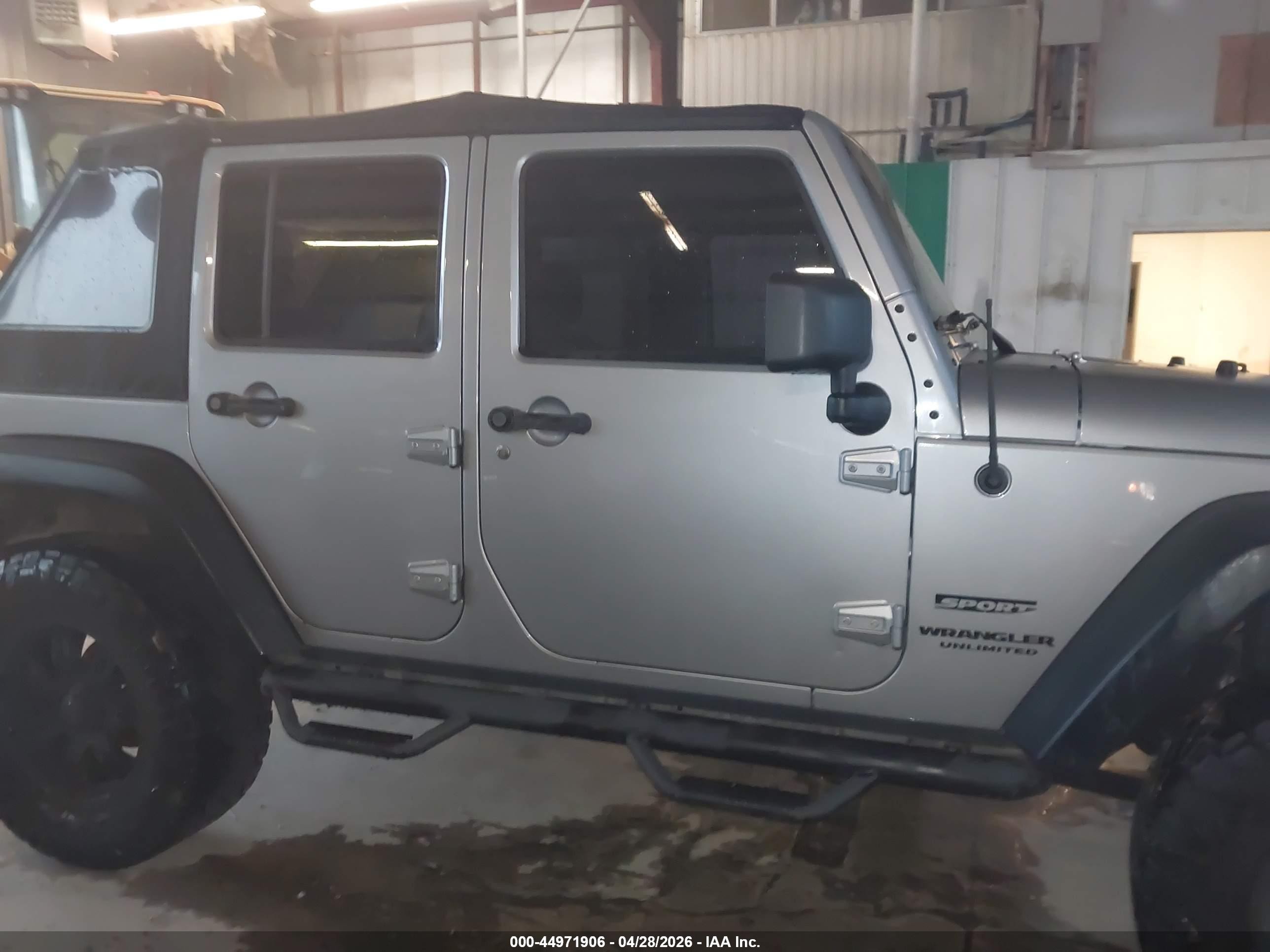 2013 Jeep Wrangler Unlimited Sport Серый vin: 1C4BJWDG2DL704396