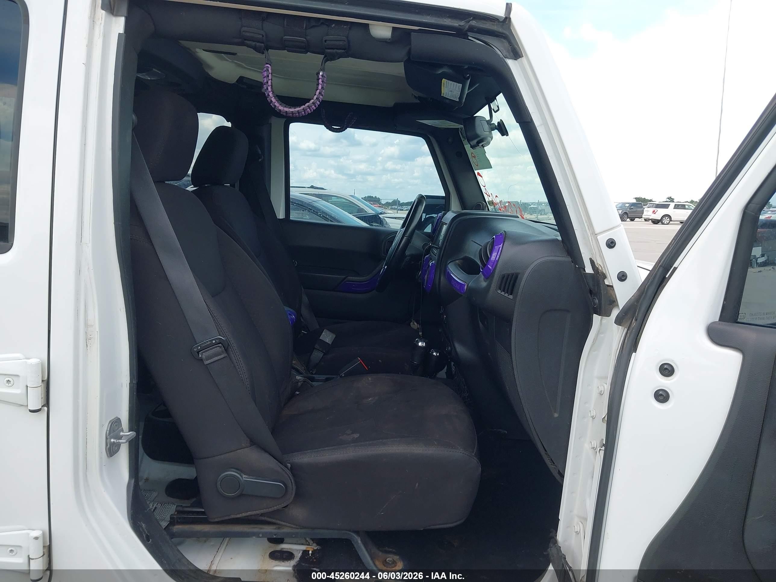 2014 Jeep Wrangler Unlimited Sport White vin: 1C4BJWDG2EL126835