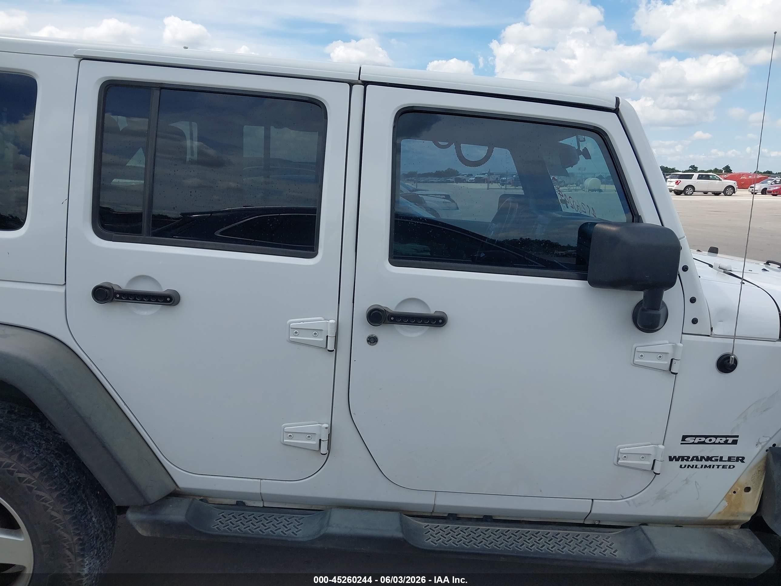 2014 Jeep Wrangler Unlimited Sport White vin: 1C4BJWDG2EL126835