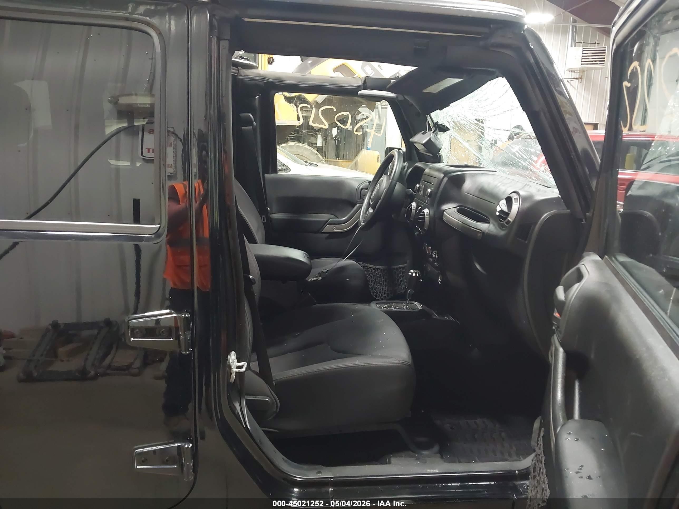 2014 Jeep Wrangler Unlimited Sport Black vin: 1C4BJWDG2EL136586