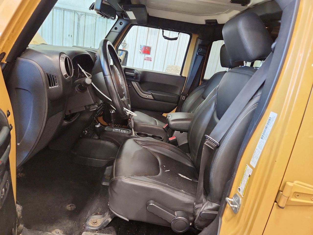2014 Jeep Wrangler Unlimited Sport Yellow vin: 1C4BJWDG2EL139293