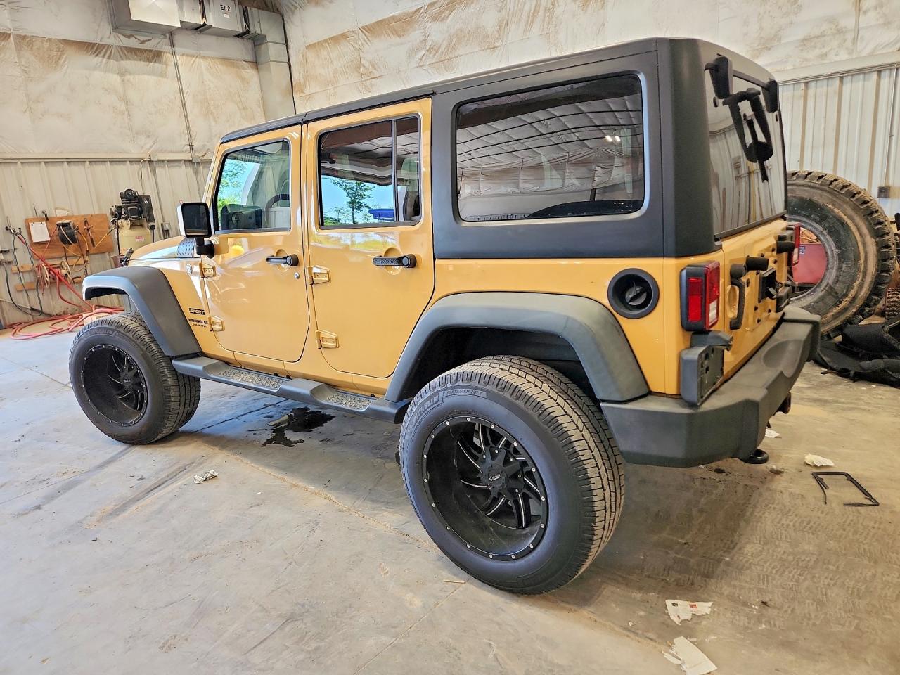 2014 Jeep Wrangler Unlimited Sport Yellow vin: 1C4BJWDG2EL139293