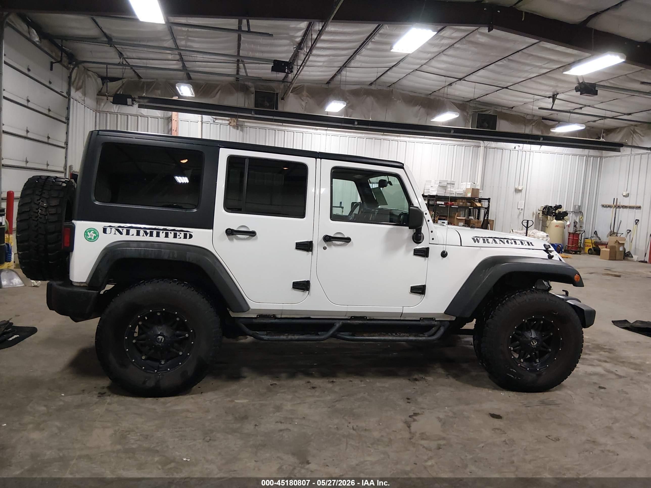 2014 Jeep Wrangler Unlimited Sport White vin: 1C4BJWDG2EL170995