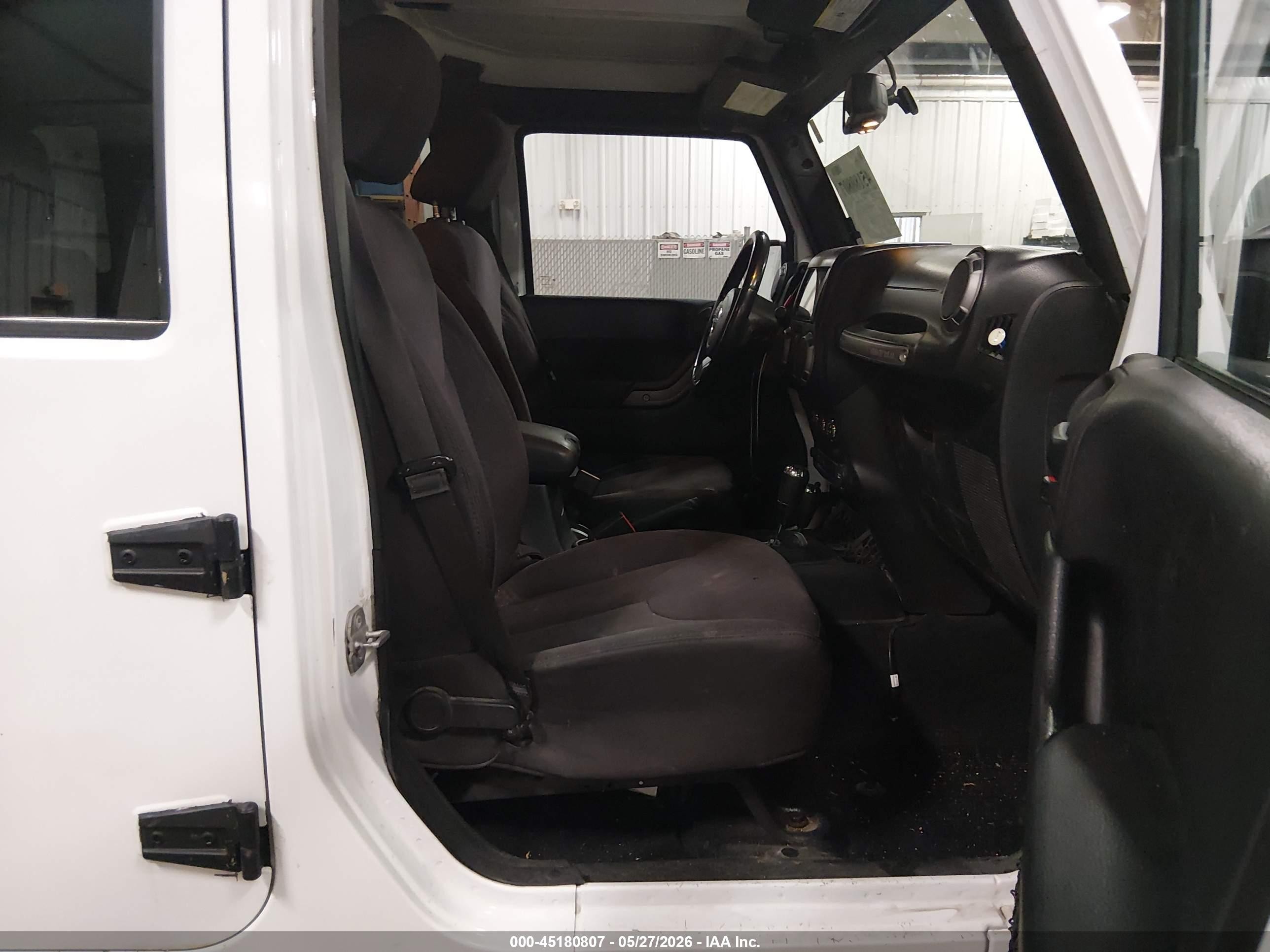 2014 Jeep Wrangler Unlimited Sport White vin: 1C4BJWDG2EL170995