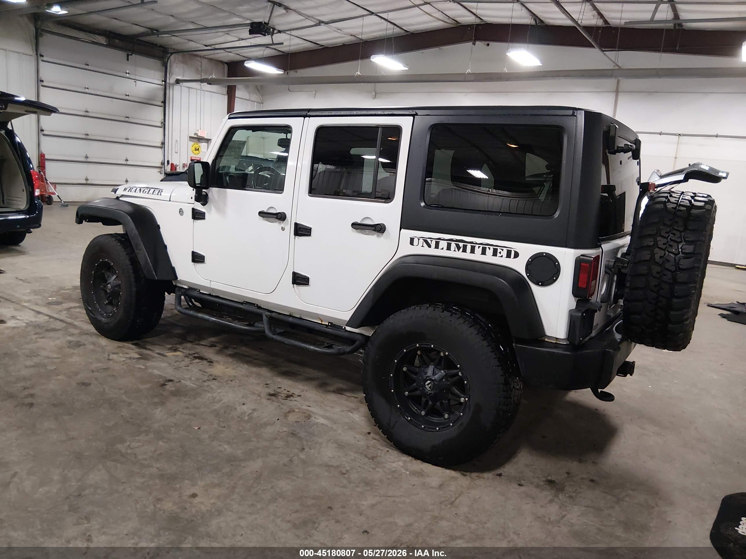 2014 Jeep Wrangler Unlimited Sport White vin: 1C4BJWDG2EL170995