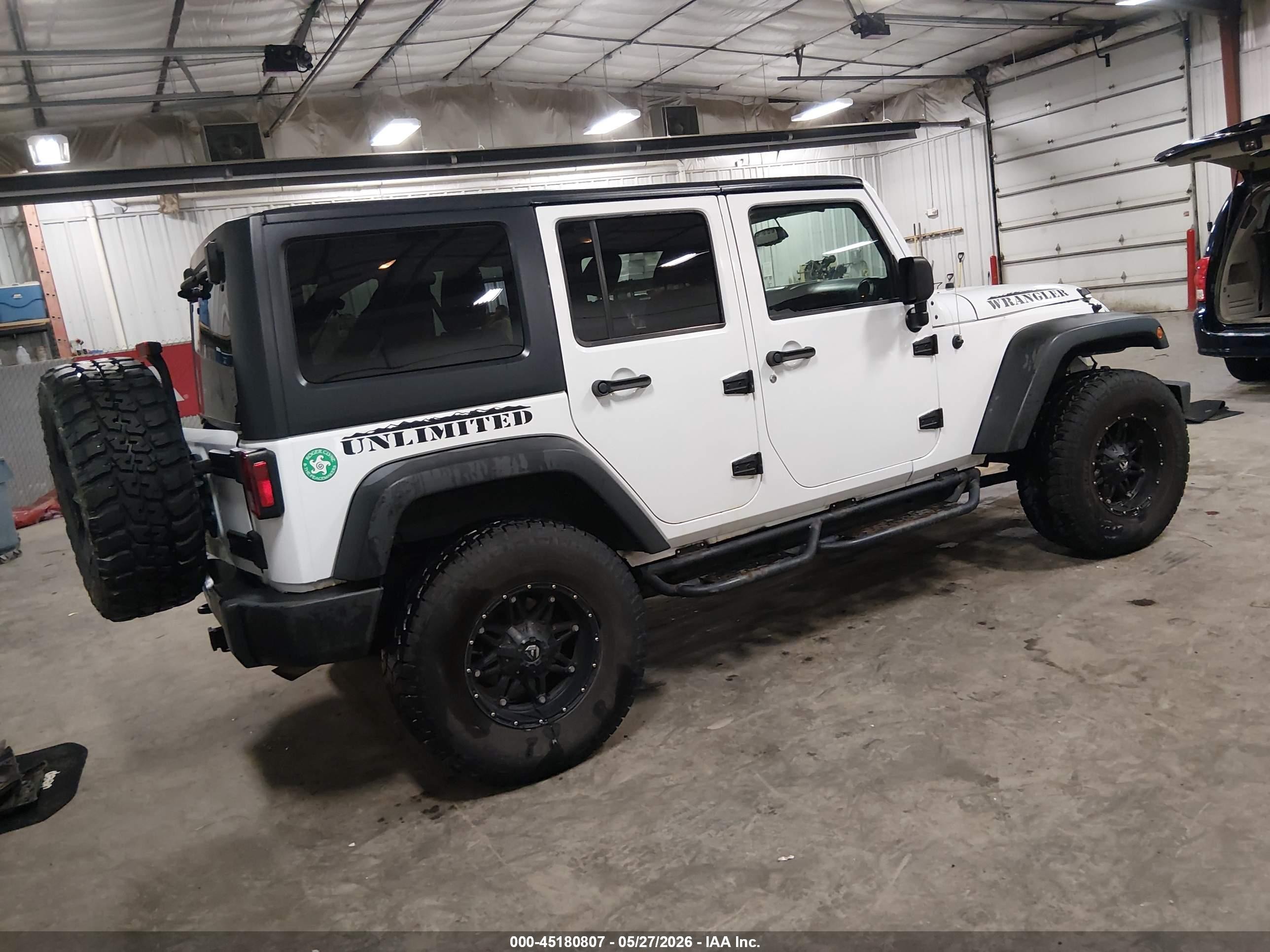 2014 Jeep Wrangler Unlimited Sport White vin: 1C4BJWDG2EL170995