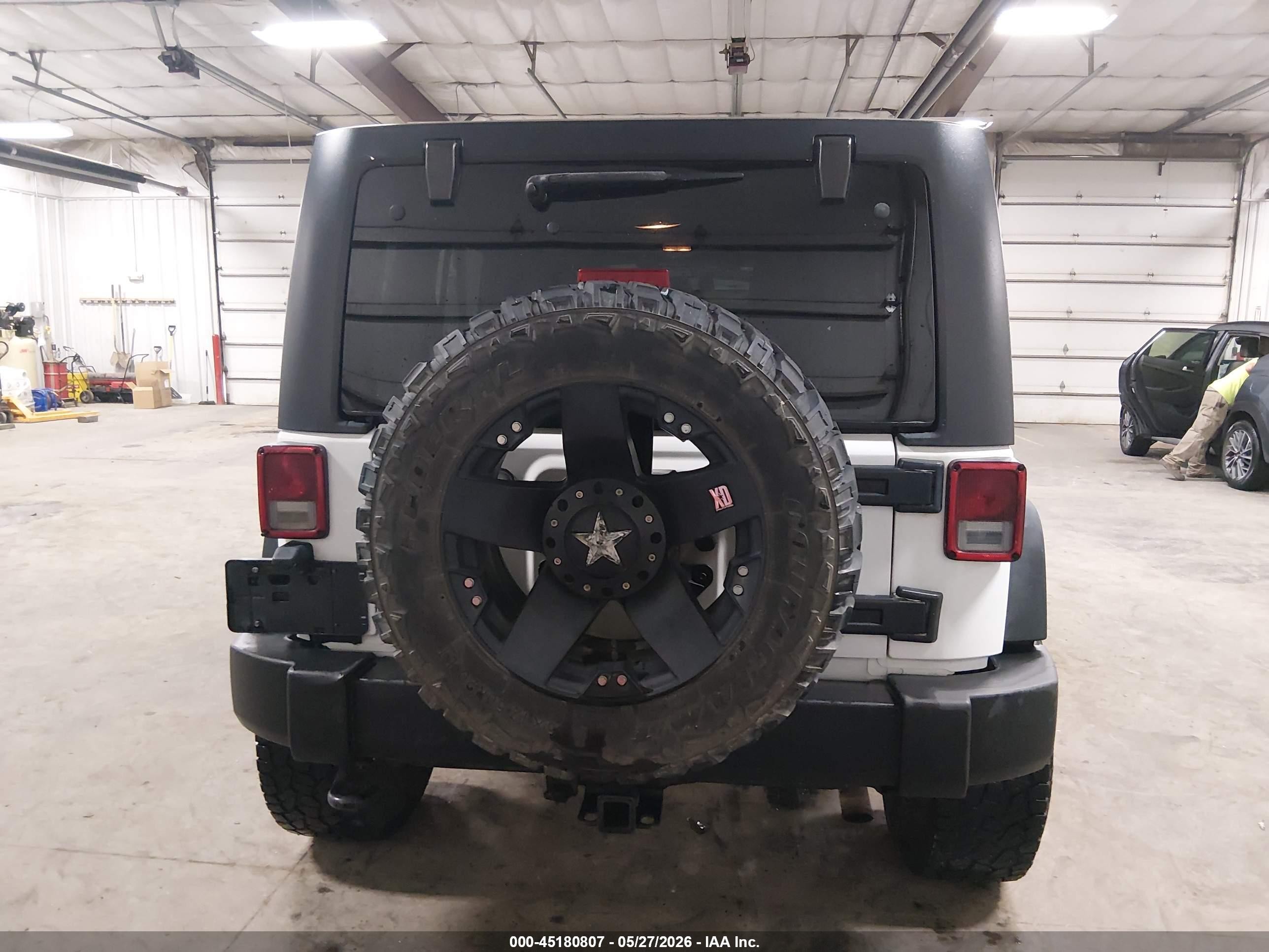 2014 Jeep Wrangler Unlimited Sport White vin: 1C4BJWDG2EL170995