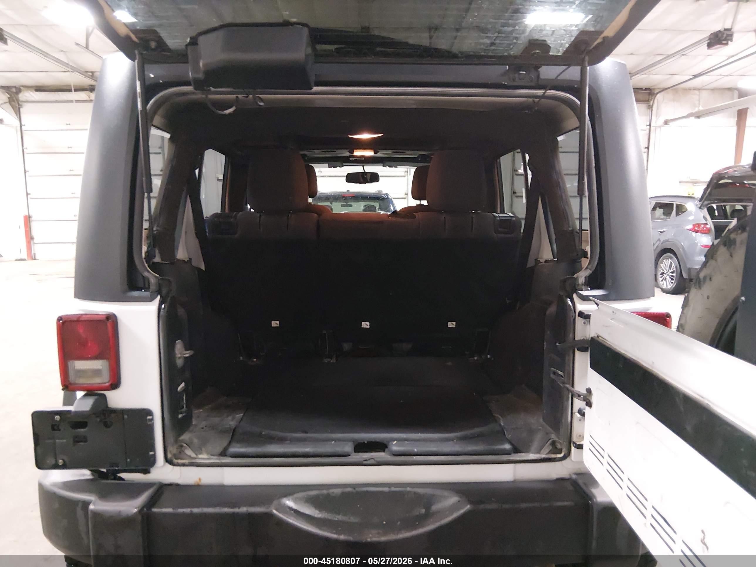 2014 Jeep Wrangler Unlimited Sport White vin: 1C4BJWDG2EL170995