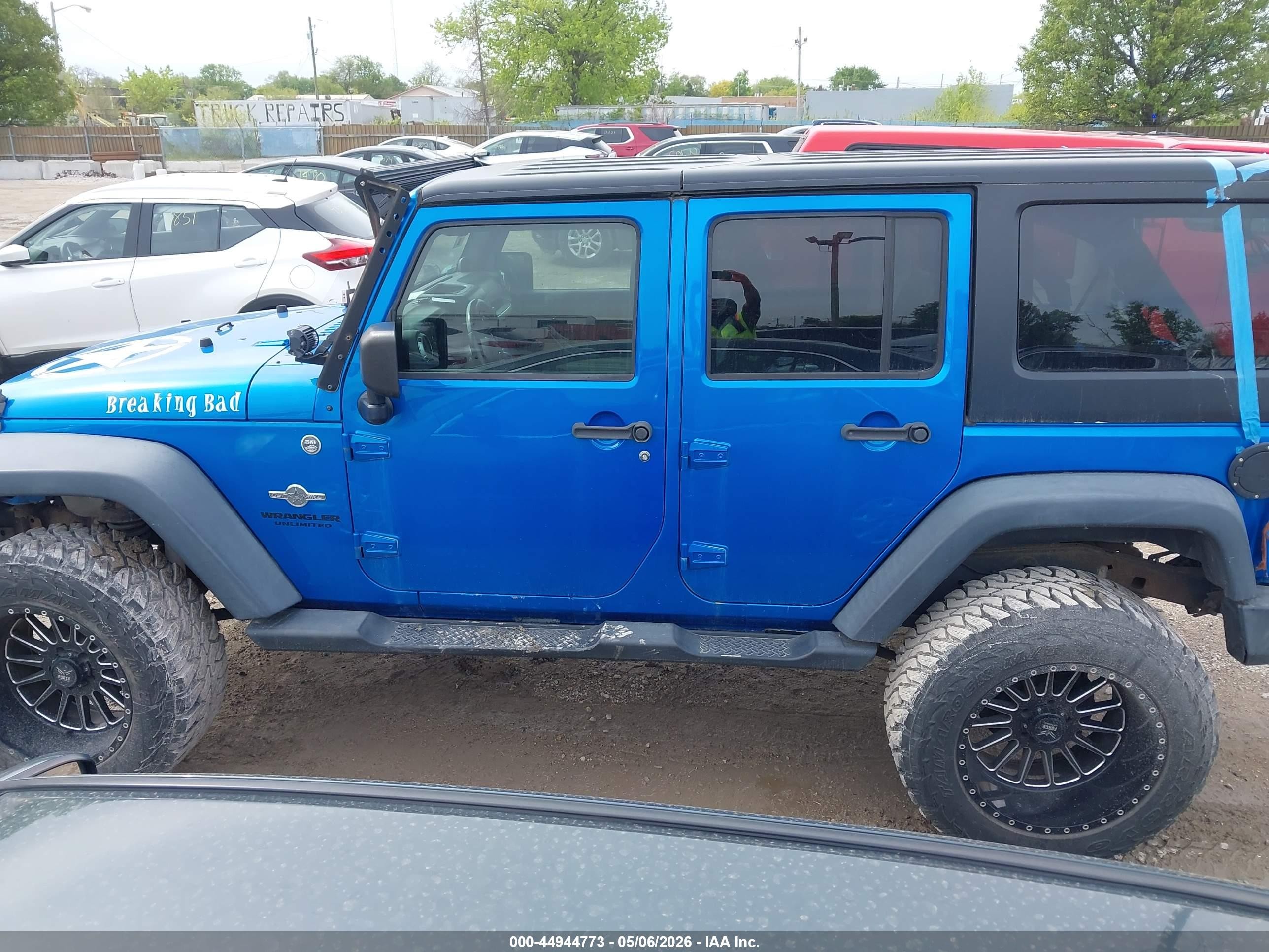 2014 Jeep Wrangler Unlimited Freedom Edition Blue vin: 1C4BJWDG2EL196612