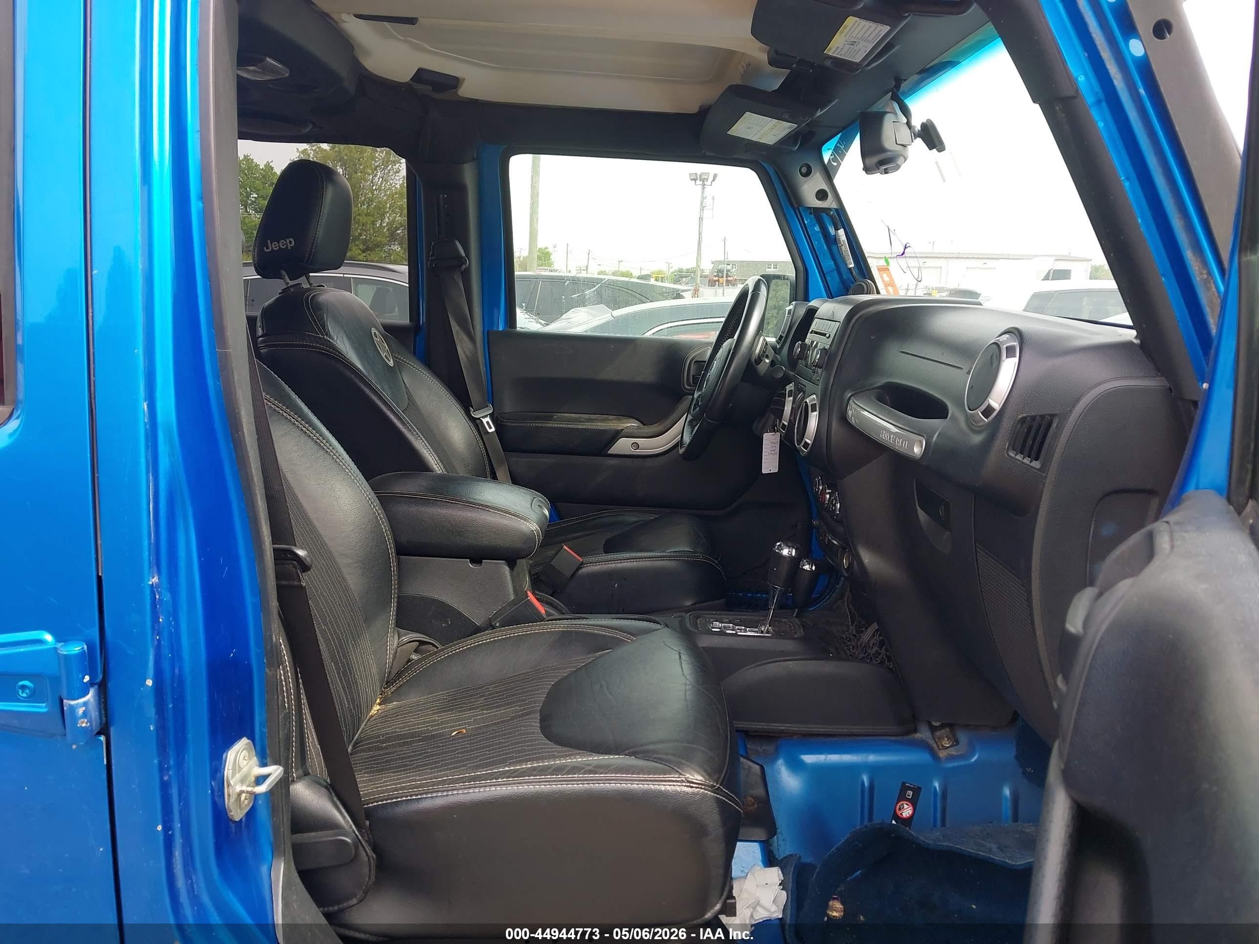 2014 Jeep Wrangler Unlimited Freedom Edition Blue vin: 1C4BJWDG2EL196612