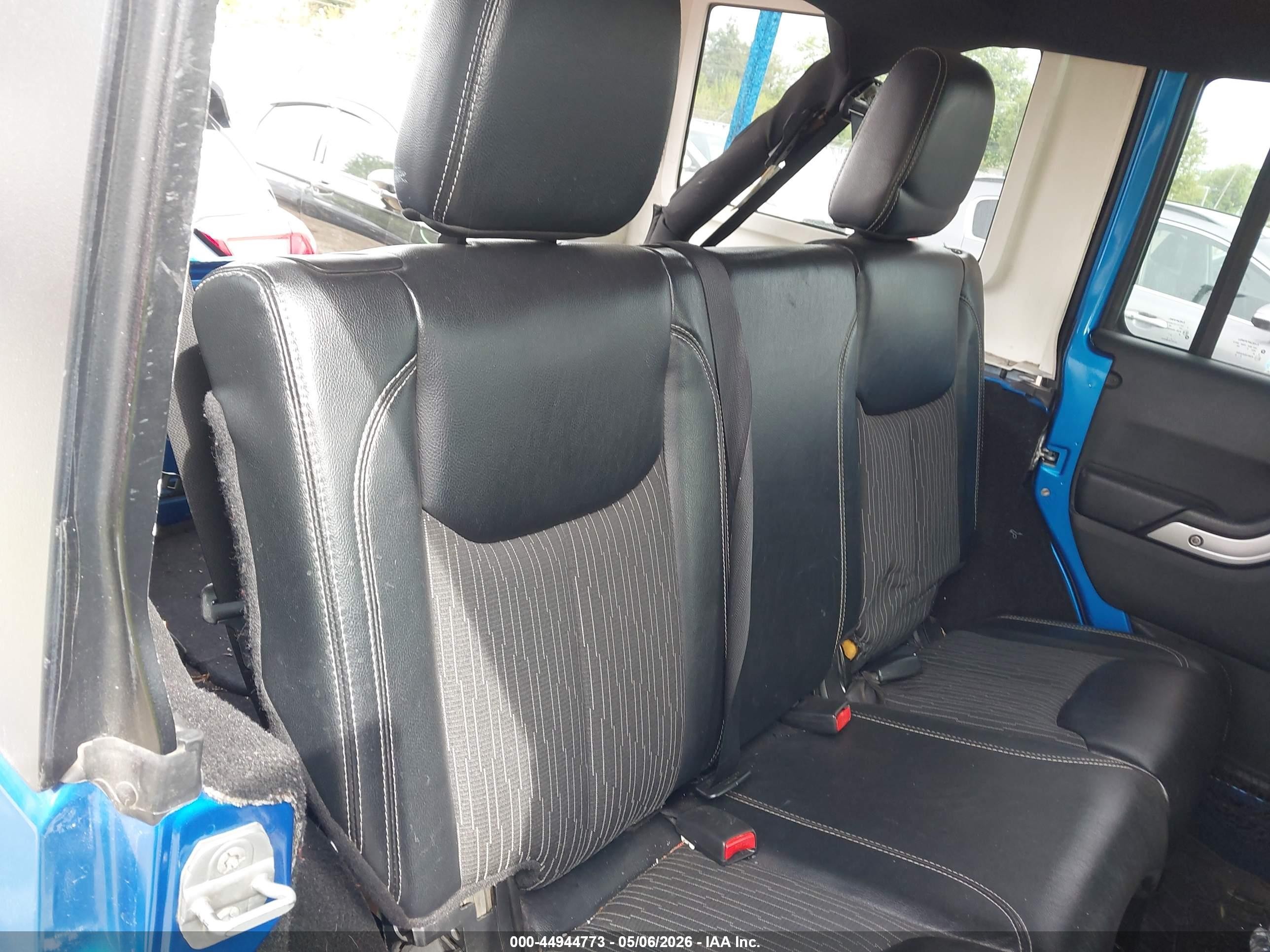 2014 Jeep Wrangler Unlimited Freedom Edition Blue vin: 1C4BJWDG2EL196612