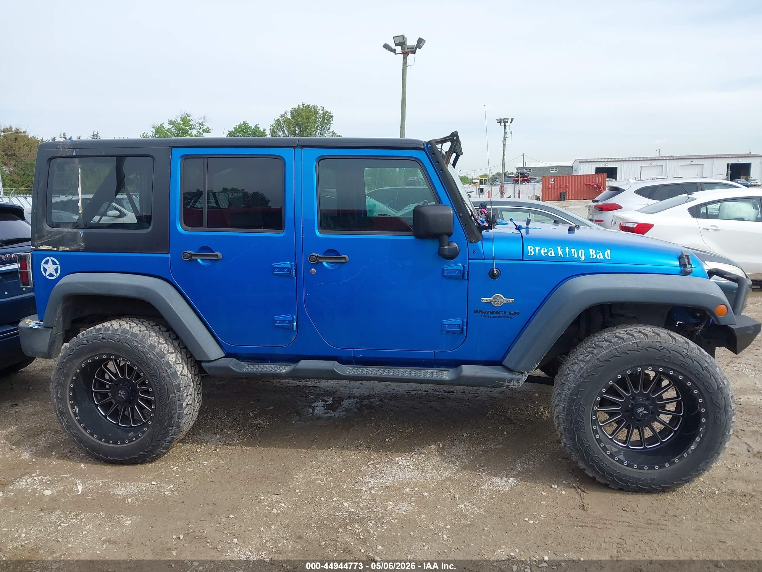 2014 Jeep Wrangler Unlimited Freedom Edition Blue vin: 1C4BJWDG2EL196612