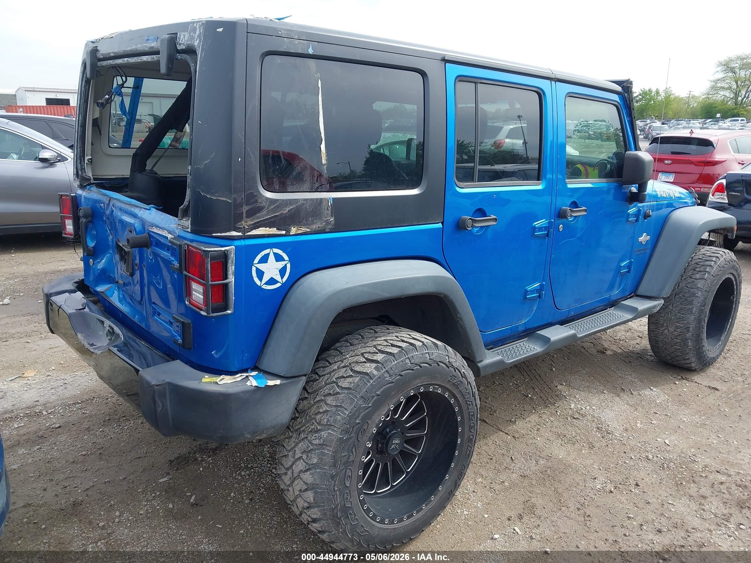 2014 Jeep Wrangler Unlimited Freedom Edition Blue vin: 1C4BJWDG2EL196612