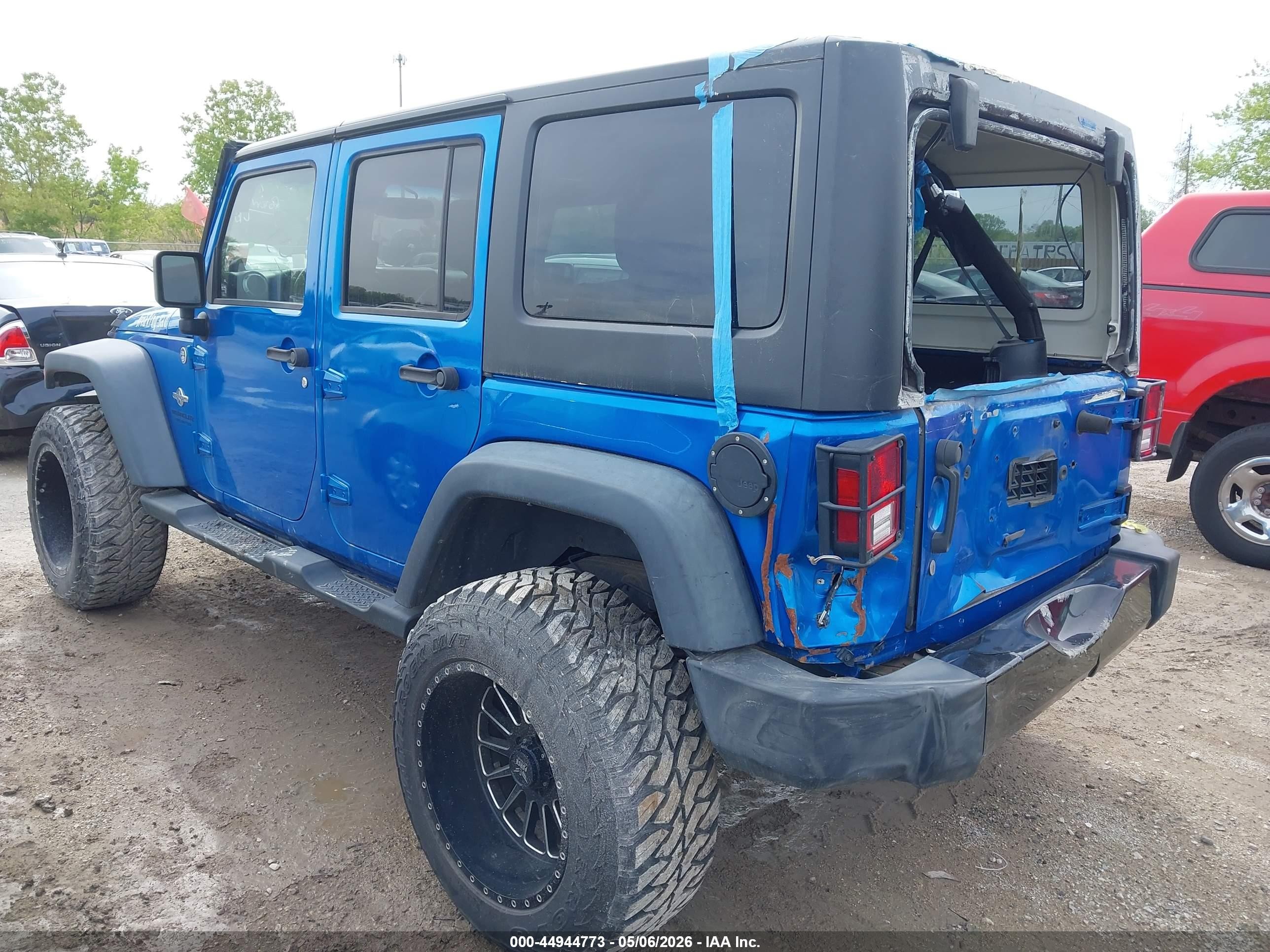 2014 Jeep Wrangler Unlimited Freedom Edition Blue vin: 1C4BJWDG2EL196612
