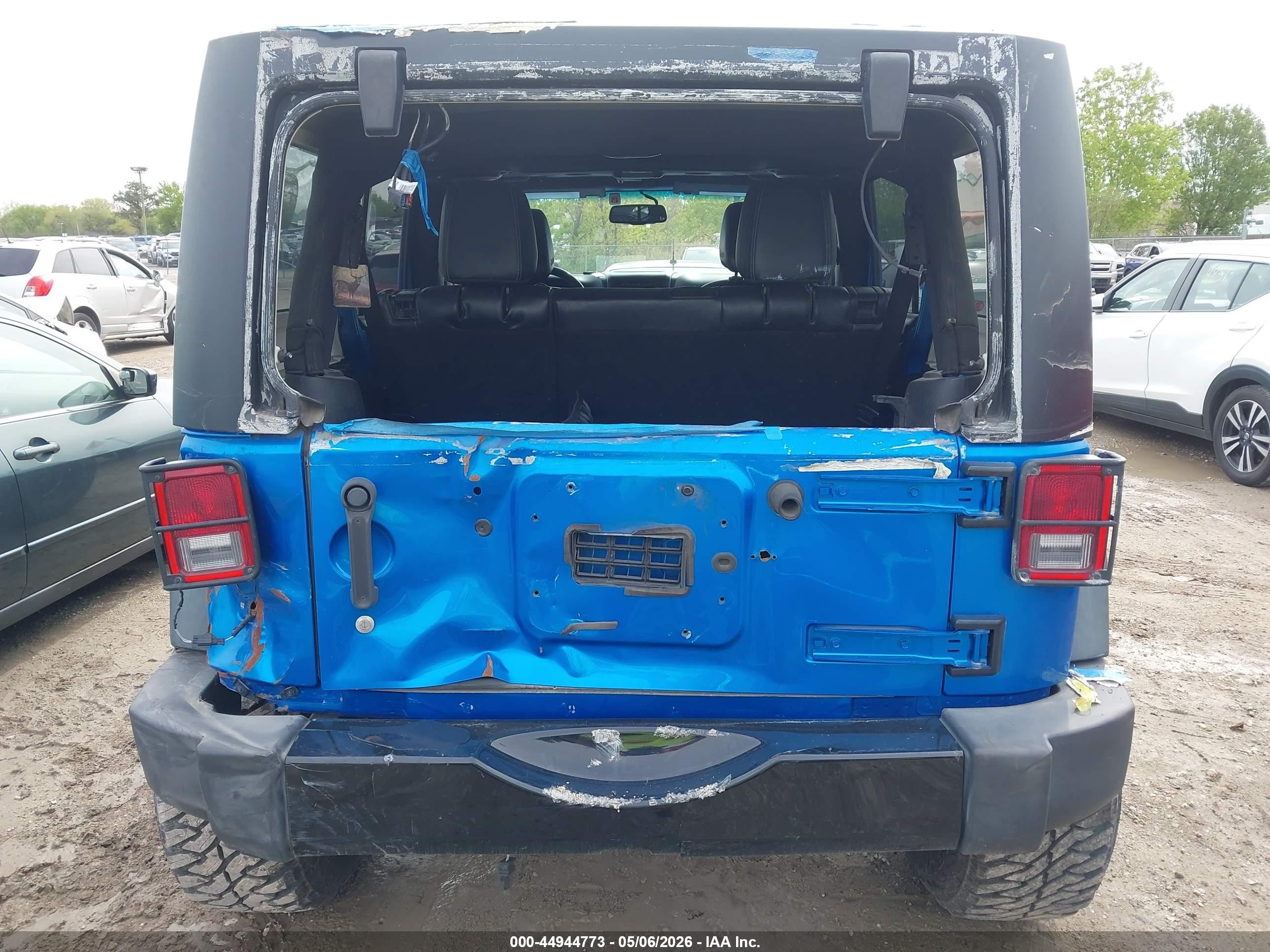 2014 Jeep Wrangler Unlimited Freedom Edition Blue vin: 1C4BJWDG2EL196612
