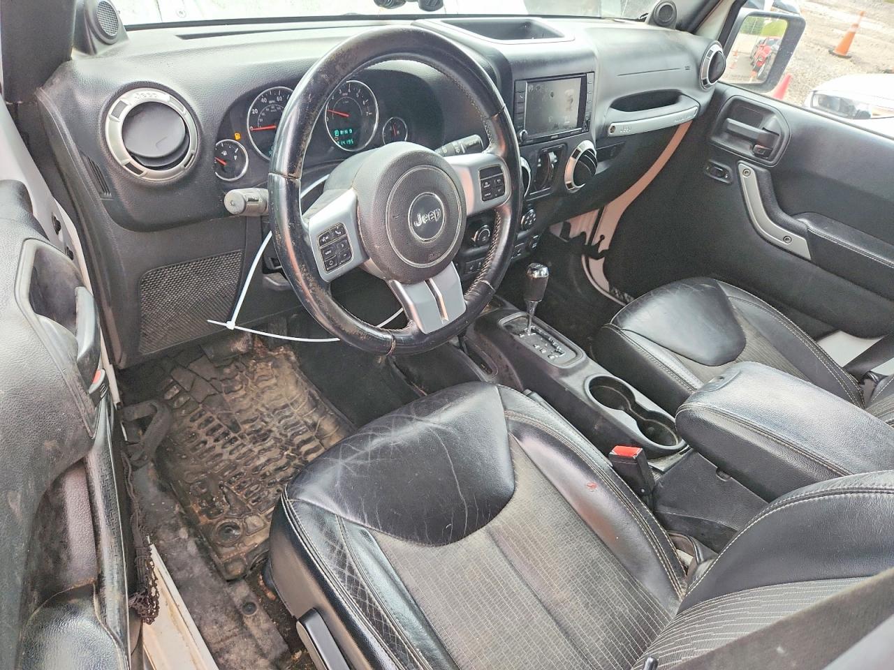 2014 Jeep Wrangler Unlimited Sport White vin: 1C4BJWDG2EL224831