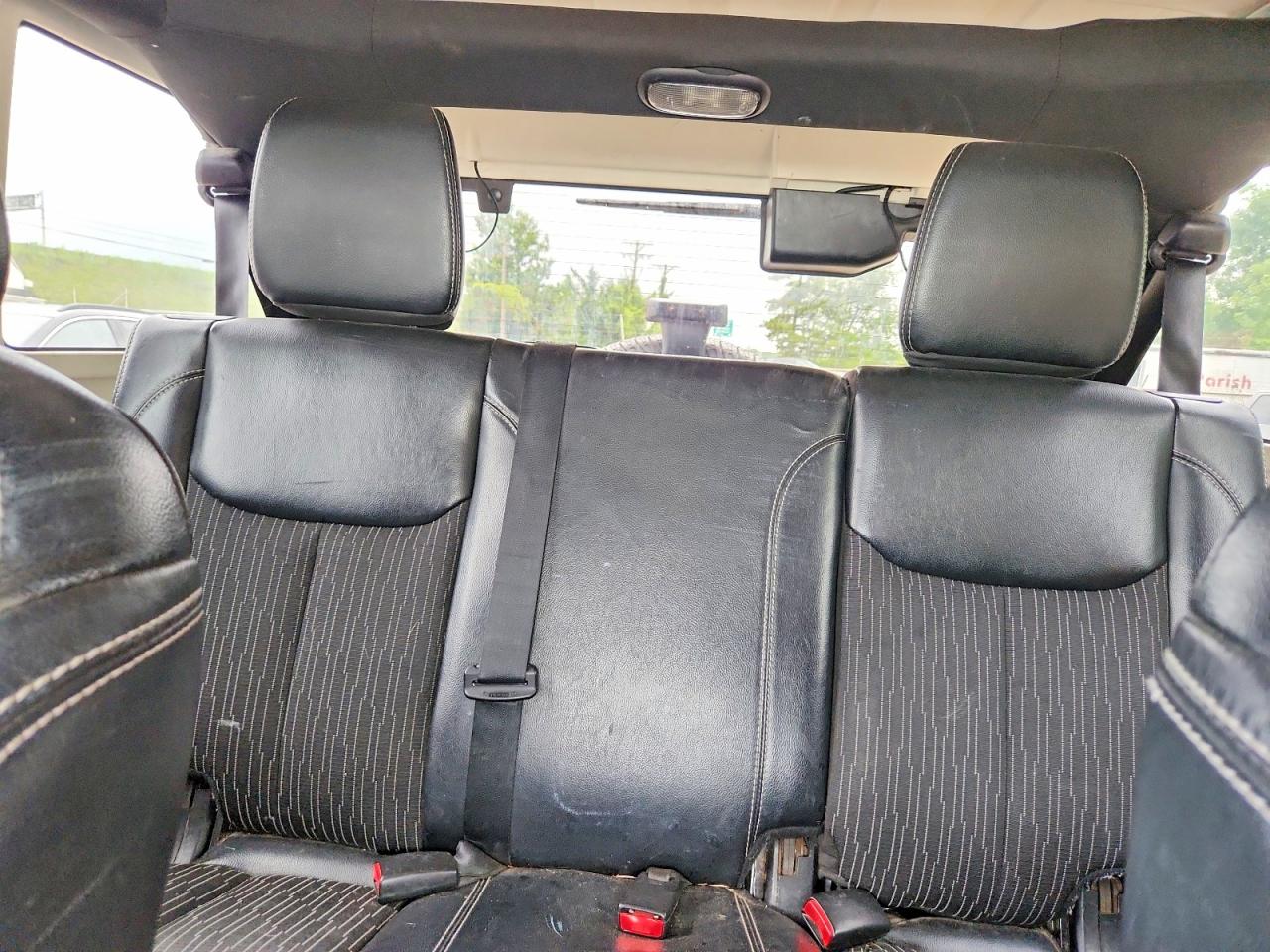 2014 Jeep Wrangler Unlimited Sport White vin: 1C4BJWDG2EL224831