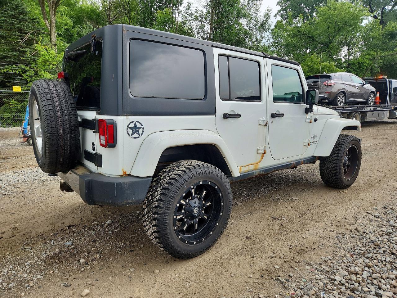 2014 Jeep Wrangler Unlimited Sport White vin: 1C4BJWDG2EL224831