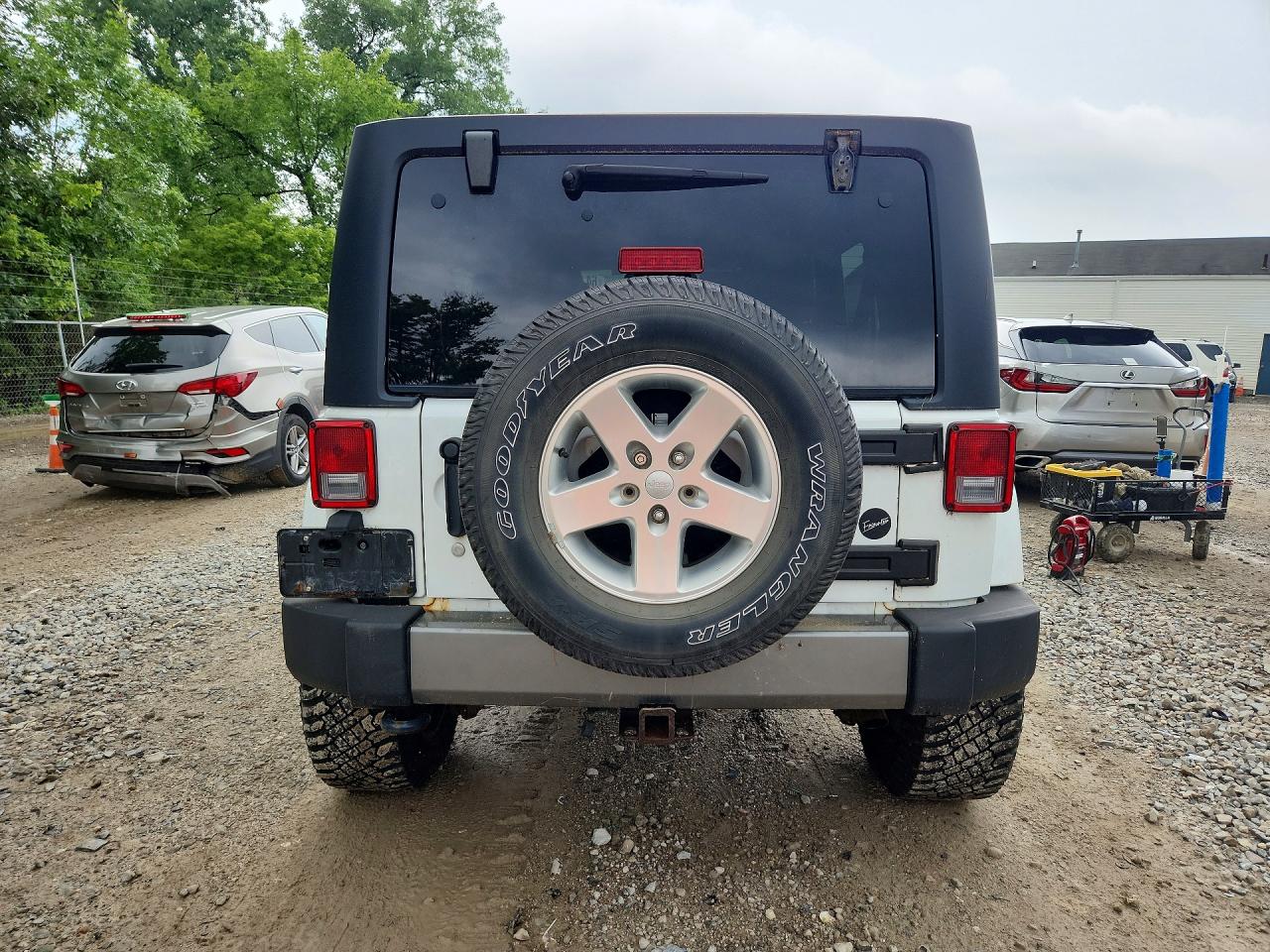 2014 Jeep Wrangler Unlimited Sport White vin: 1C4BJWDG2EL224831
