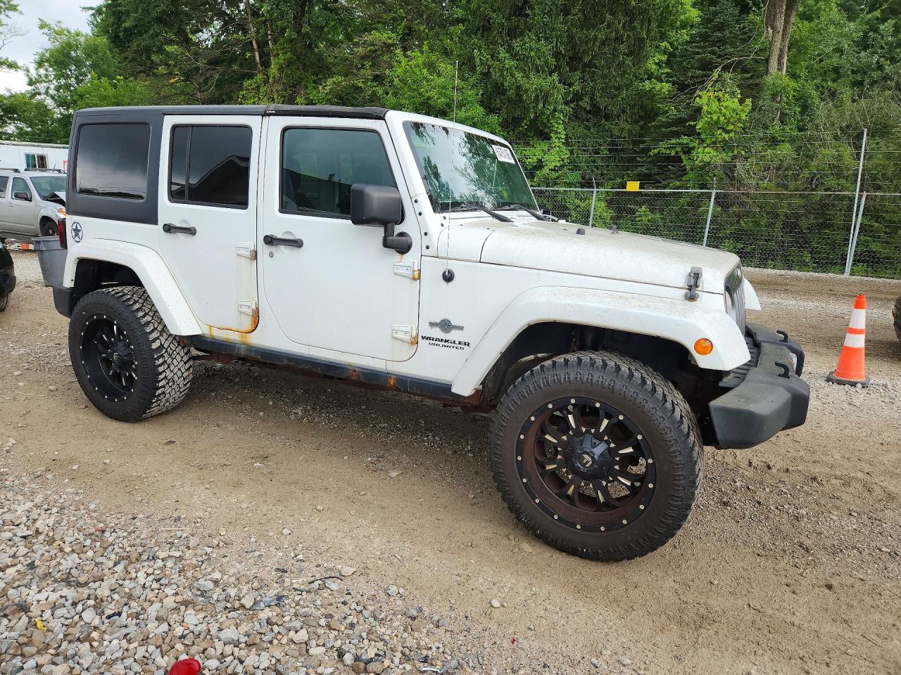 2014 Jeep Wrangler Unlimited Sport White vin: 1C4BJWDG2EL224831