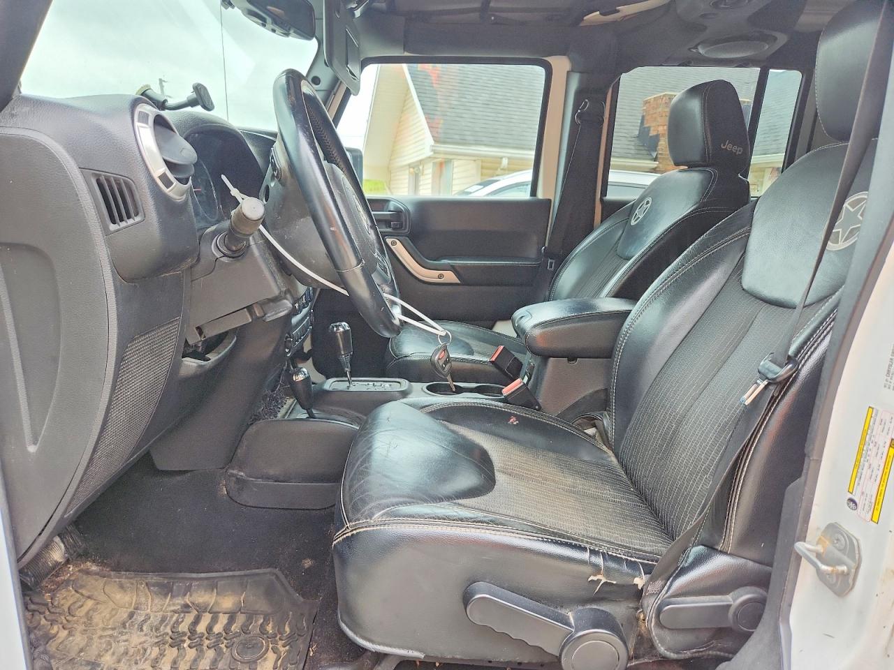 2014 Jeep Wrangler Unlimited Sport White vin: 1C4BJWDG2EL224831